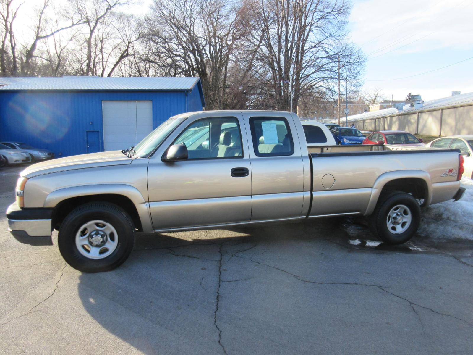 2004 Chevrolet Silverado 1500 Ext. Cab Long Bed 4WD (1GCEK19Z64E) with an 5.3L V8 OHV 16V FFV engine, 4-Speed Automatic Overdrive transmission, located at 1020 NW Radial Hwy, Omaha, NE, 68132, (402) 991-6503, 41.269718, -95.983231 - Photo #0