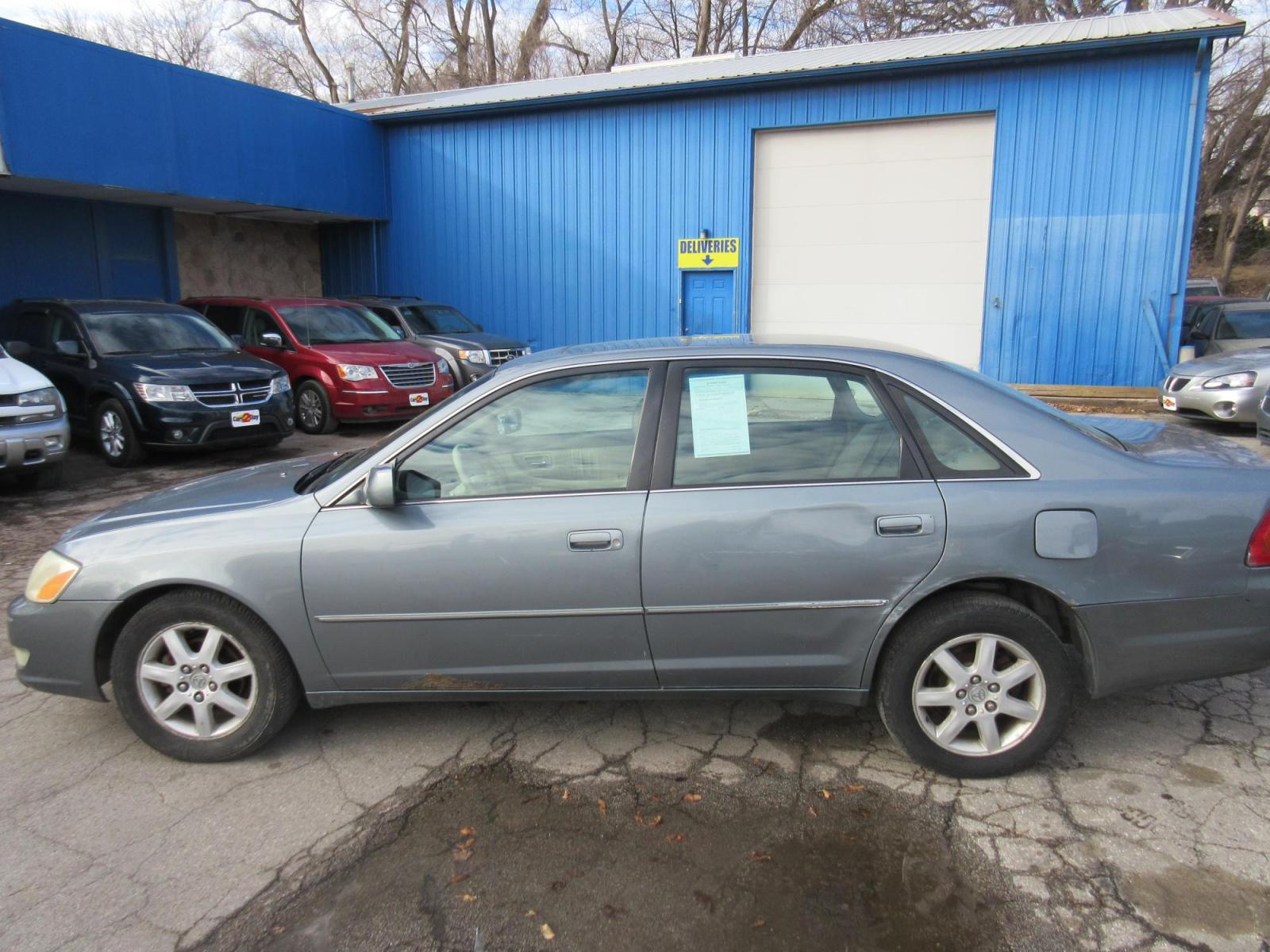 2002 Toyota Avalon XL (4T1BF28B02U) with an 3.0L V6 DOHC 24V engine, 4-Speed Automatic Overdrive transmission, located at 1020 NW Radial Hwy, Omaha, NE, 68132, (402) 991-6503, 41.269718, -95.983231 - Photo #0