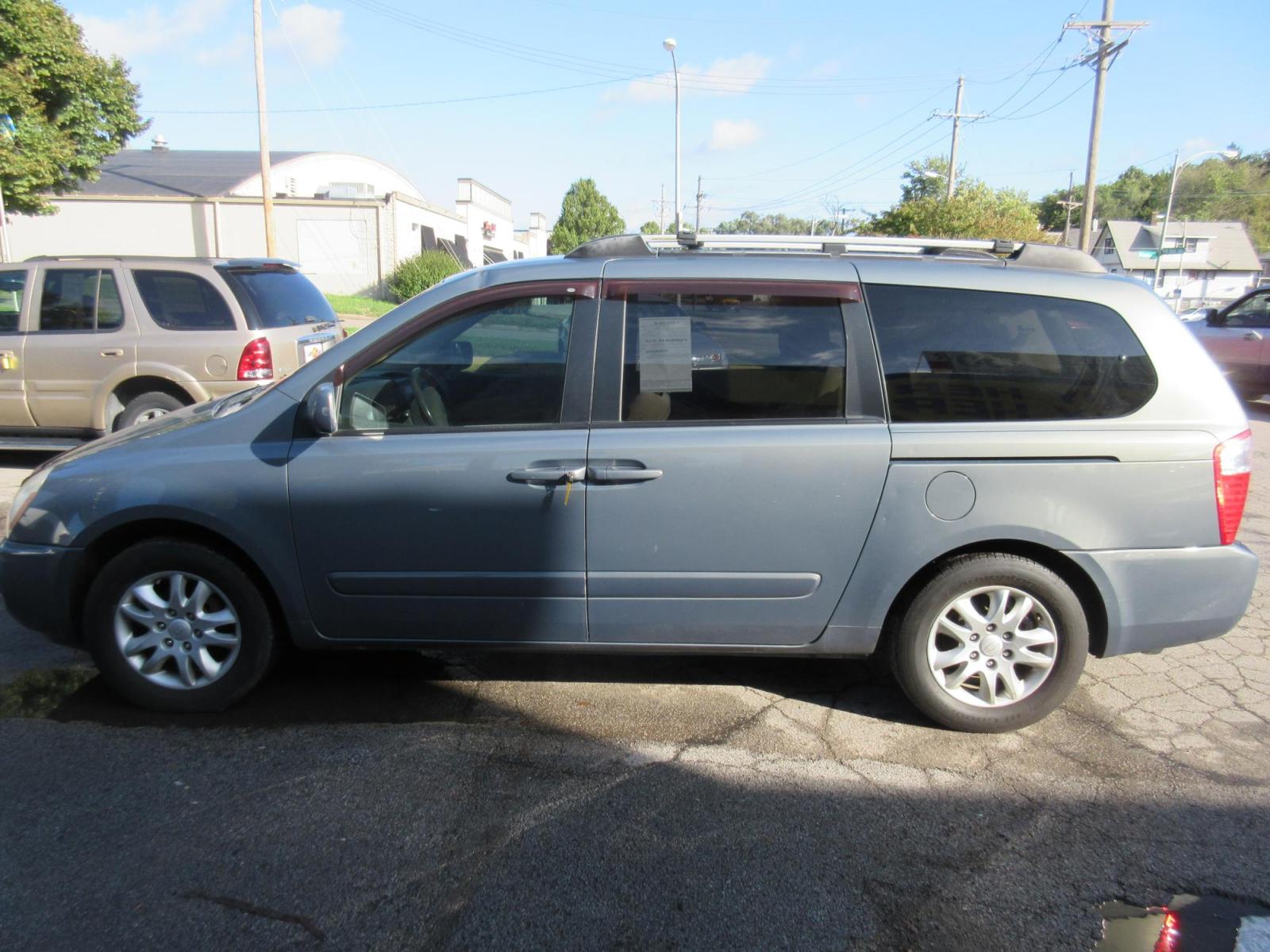 2006 Kia Sedona EX (KNDMB233266) with an 3.5L V6 DOHC 24V engine, 5-Speed Automatic Overdrive transmission, located at 1020 NW Radial Hwy, Omaha, NE, 68132, (402) 991-6503, 41.269718, -95.983231 - Photo #0