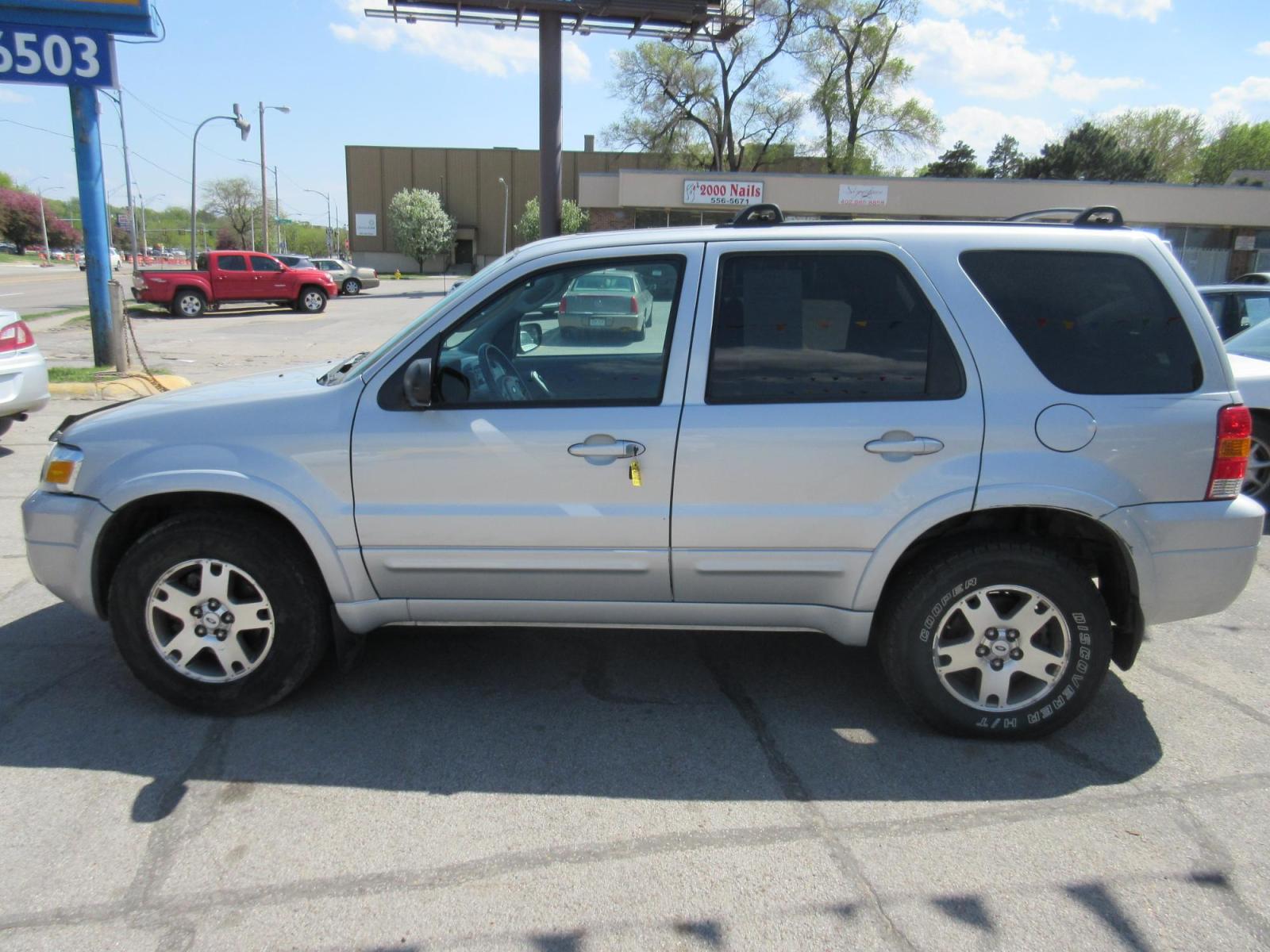 2005 Ford Escape Limited 4WD (1FMYU94195K) with an 3.0L V6 DOHC 24V engine, 4-Speed Automatic Overdrive transmission, located at 1020 NW Radial Hwy, Omaha, NE, 68132, (402) 991-6503, 41.269718, -95.983231 - Photo #0
