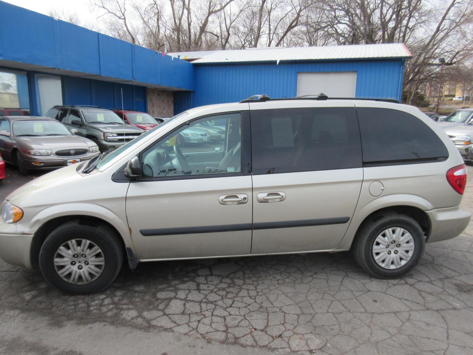 2005 Chrysler Town and Country LX (1C4GP45R85B) with an 3.3L V6 OHV 12V engine, 4-Speed Automatic Overdrive transmission, located at 1020 NW Radial Hwy, Omaha, NE, 68132, (402) 991-6503, 41.269718, -95.983231 - Photo #0