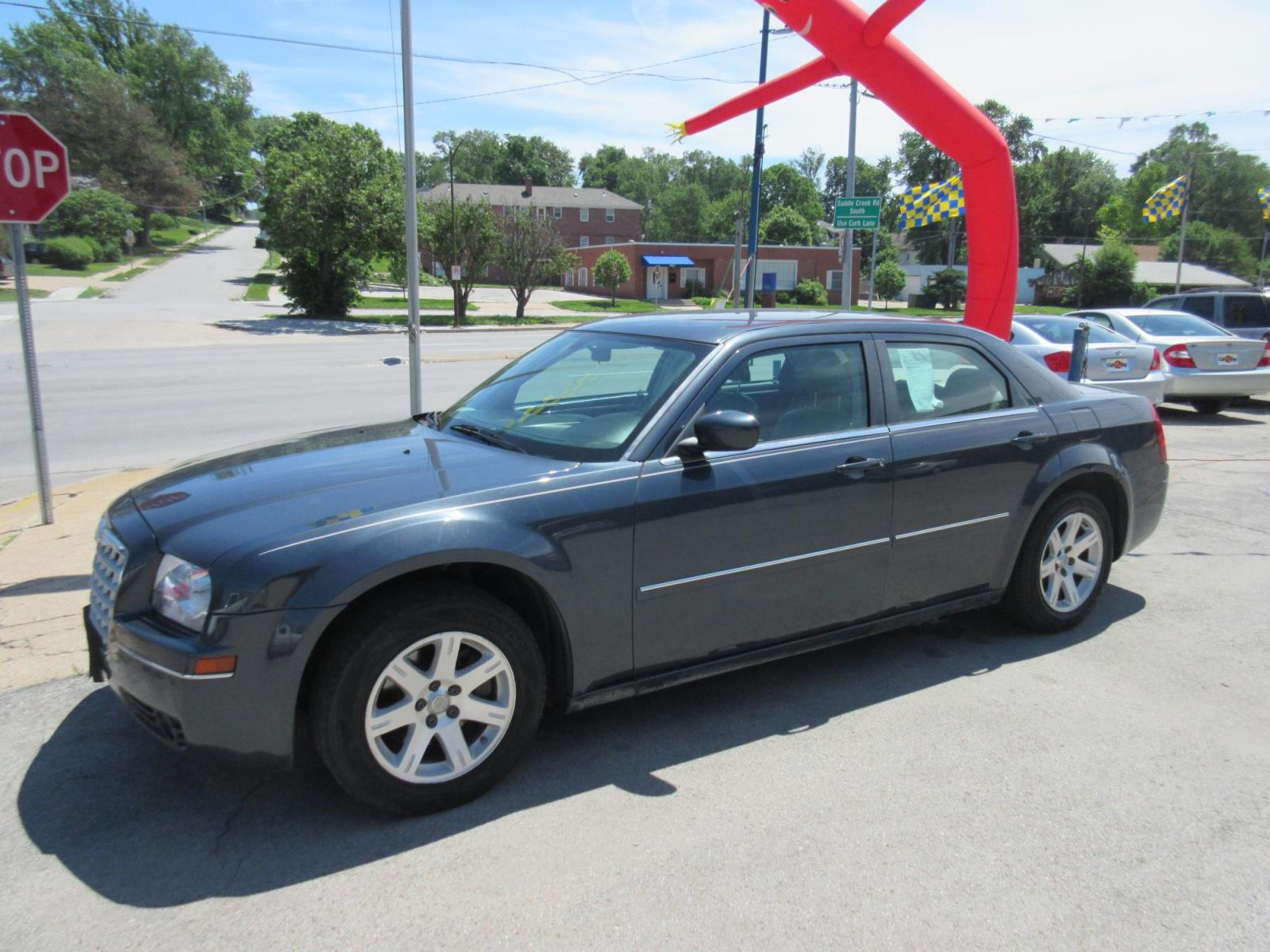 2007 Chrysler 300 Touring (2C3KA53GX7H) with an 3.5L V6 DOHC 24V engine, 4-Speed Automatic Overdrive transmission, located at 1020 NW Radial Hwy, Omaha, NE, 68132, (402) 991-6503, 41.269718, -95.983231 - Photo #0