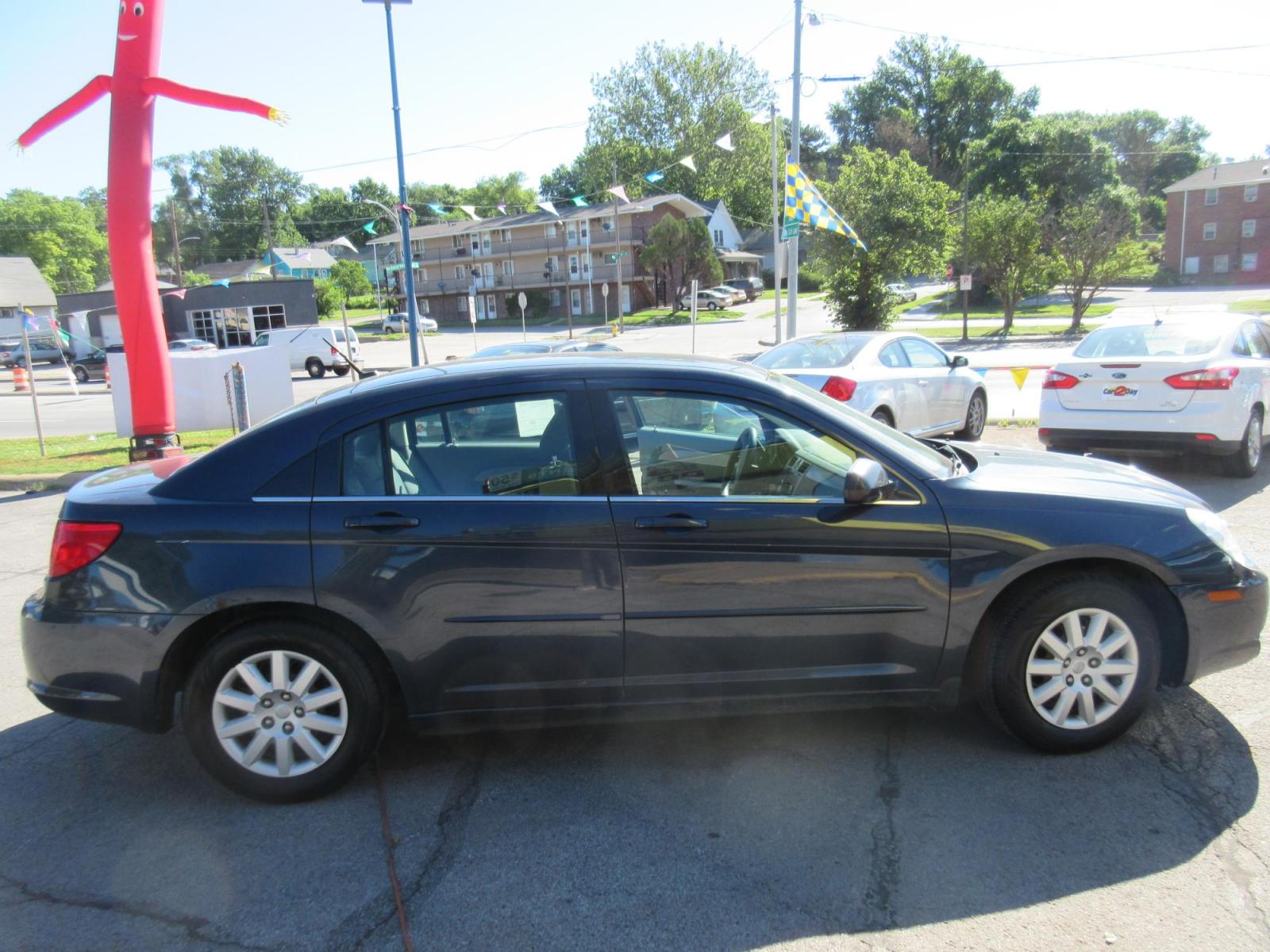 2008 Chrysler Sebring Sedan LX (1C3LC46K78N) with an 2.4L L4 DOHC 16V engine, 4-Speed Automatic Overdrive transmission, located at 1020 NW Radial Hwy, Omaha, NE, 68132, (402) 991-6503, 41.269718, -95.983231 - Photo #3