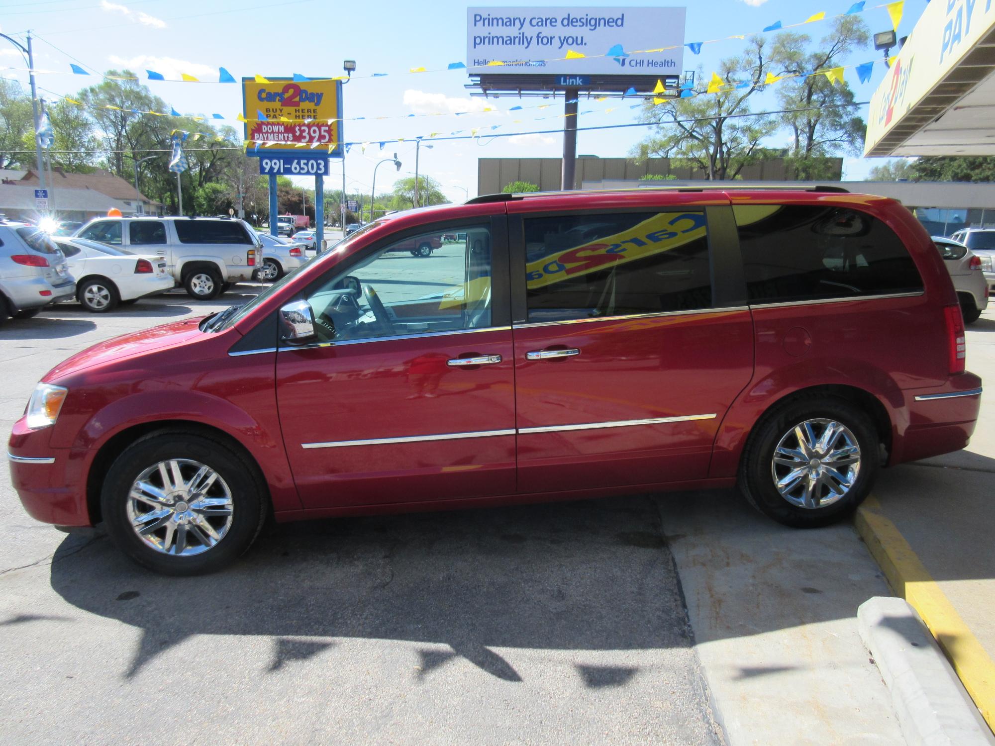 photo of 2009 Chrysler Town  and  Country Limited