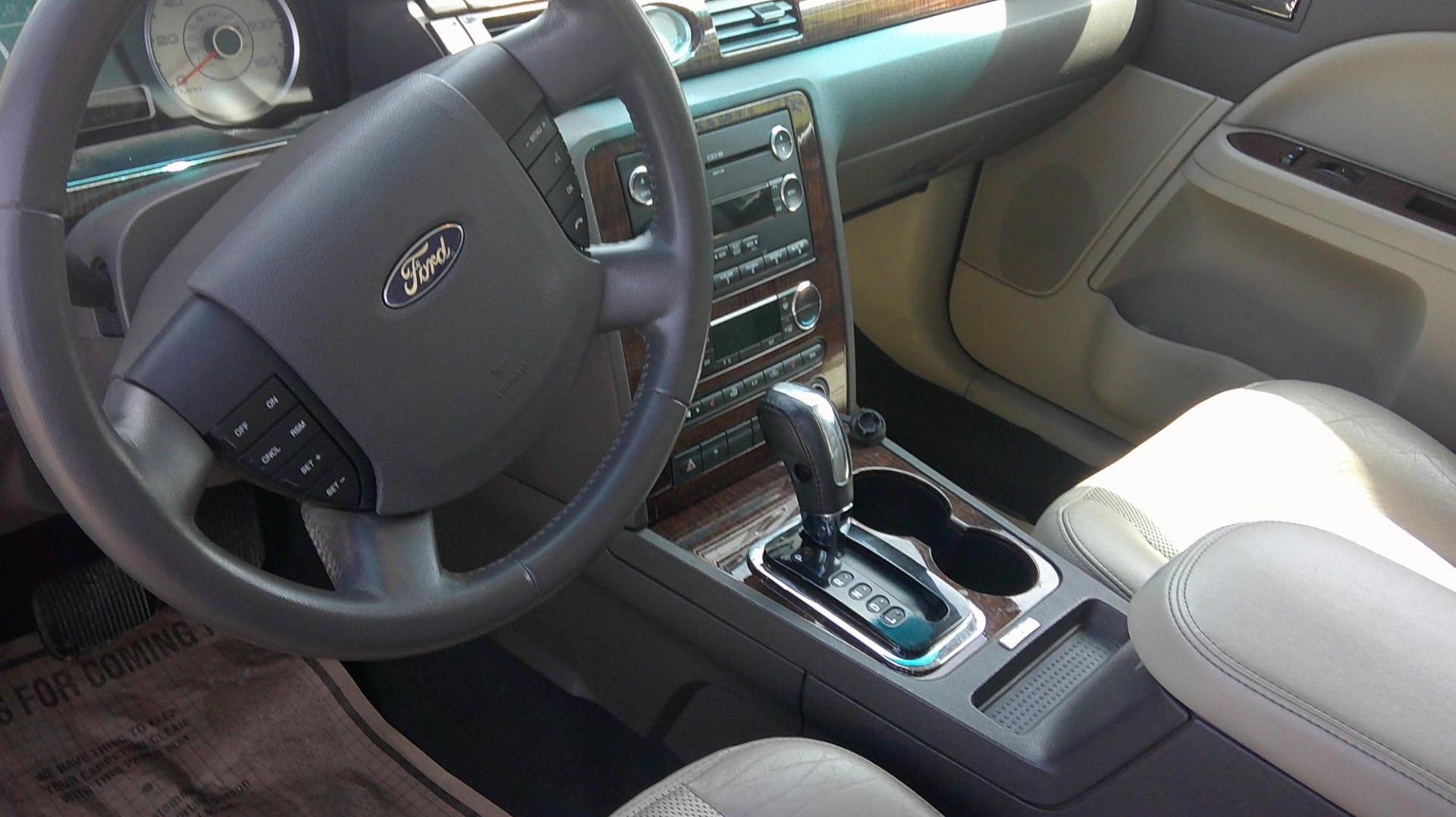 2008 Ford Taurus Limited (1FAHP25W78G) with an 3.5L V6 DOHC 24V engine, 6-Speed Automatic Overdrive transmission, located at 1020 NW Radial Hwy, Omaha, NE, 68132, (402) 991-6503, 41.269718, -95.983231 - Photo#3