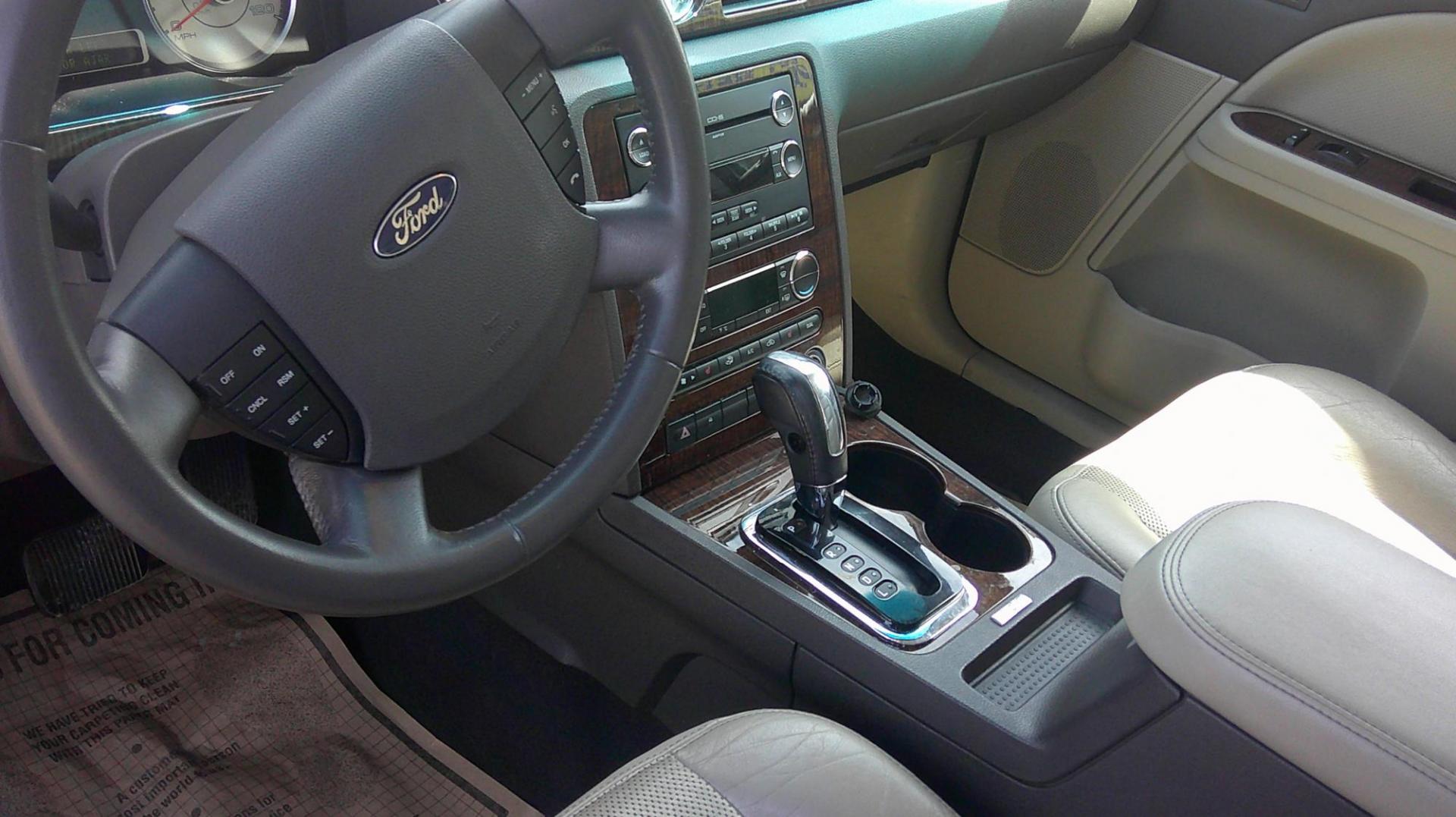 2008 Ford Taurus Limited (1FAHP25W78G) with an 3.5L V6 DOHC 24V engine, 6-Speed Automatic Overdrive transmission, located at 1020 NW Radial Hwy, Omaha, NE, 68132, (402) 991-6503, 41.269718, -95.983231 - Photo#4