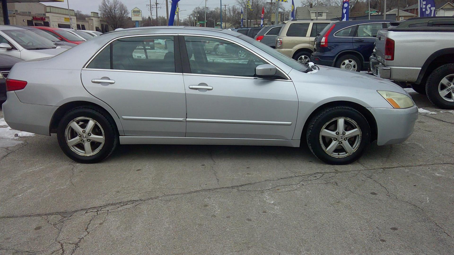 2005 Honda Accord EX-L Sedan AT with XM Radio (1HGCM56805A) with an 2.4L L4 DOHC 16V engine, 5-Speed Automatic Overdrive transmission, located at 1020 NW Radial Hwy, Omaha, NE, 68132, (402) 991-6503, 41.269718, -95.983231 - Photo#3