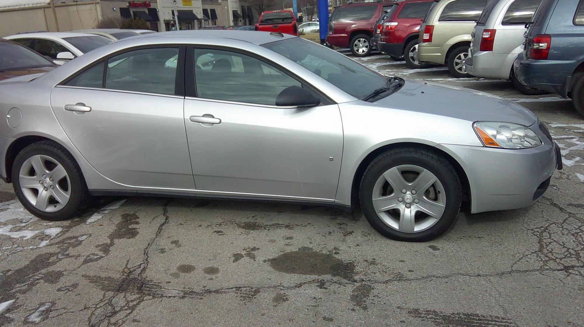 2009 Pontiac G6 Sedan (1G2ZG57B094) with an 2.4L L4 DOHC 16V engine, 4-Speed Automatic Overdrive transmission, located at 1020 NW Radial Hwy, Omaha, NE, 68132, (402) 991-6503, 41.269718, -95.983231 - Photo#3