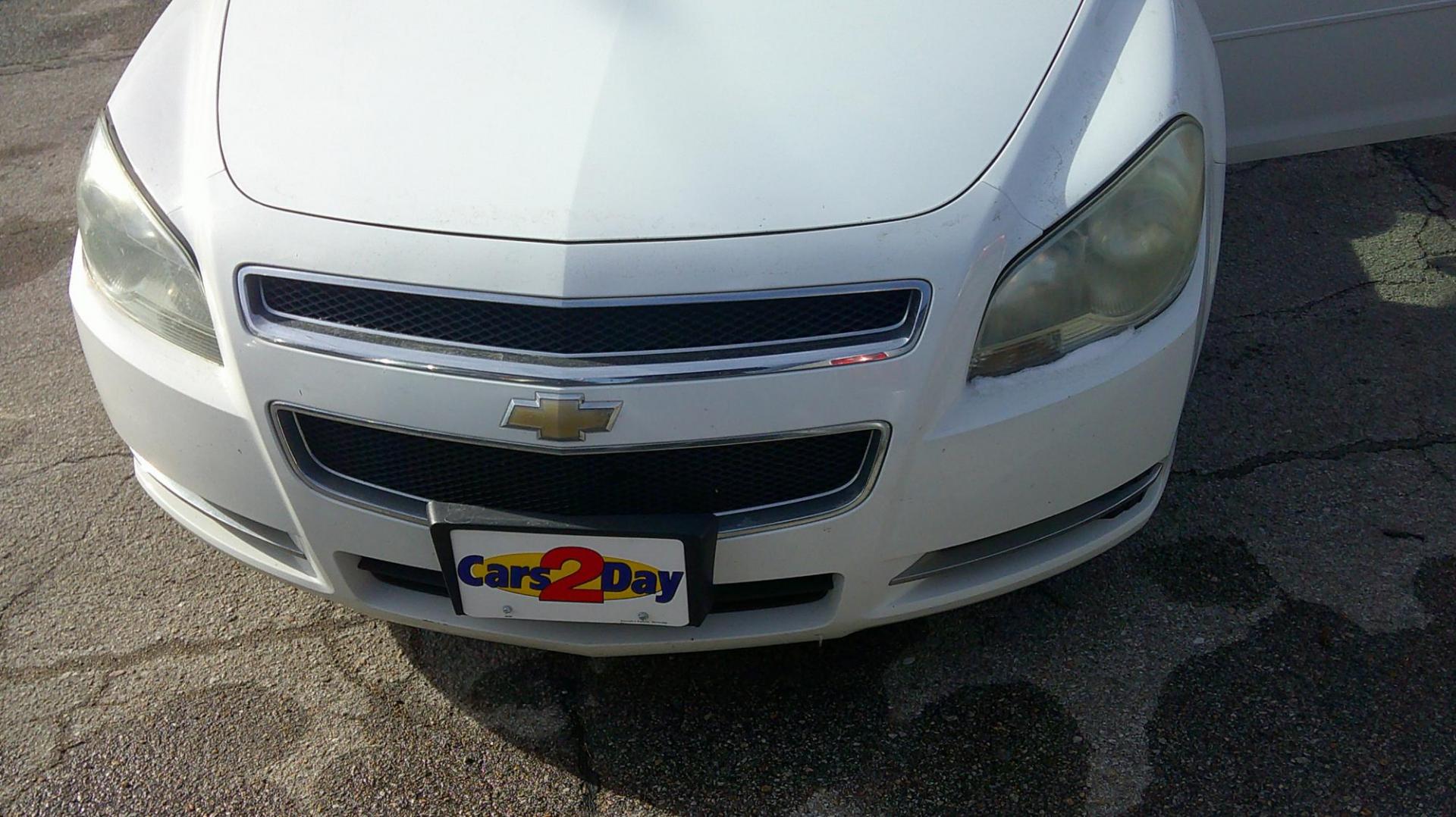 2009 Chevrolet Malibu LT1 (1G1ZH57B994) with an 2.4L L4 DOHC 16V engine, located at 1020 NW Radial Hwy, Omaha, NE, 68132, (402) 991-6503, 41.269718, -95.983231 - Photo#2