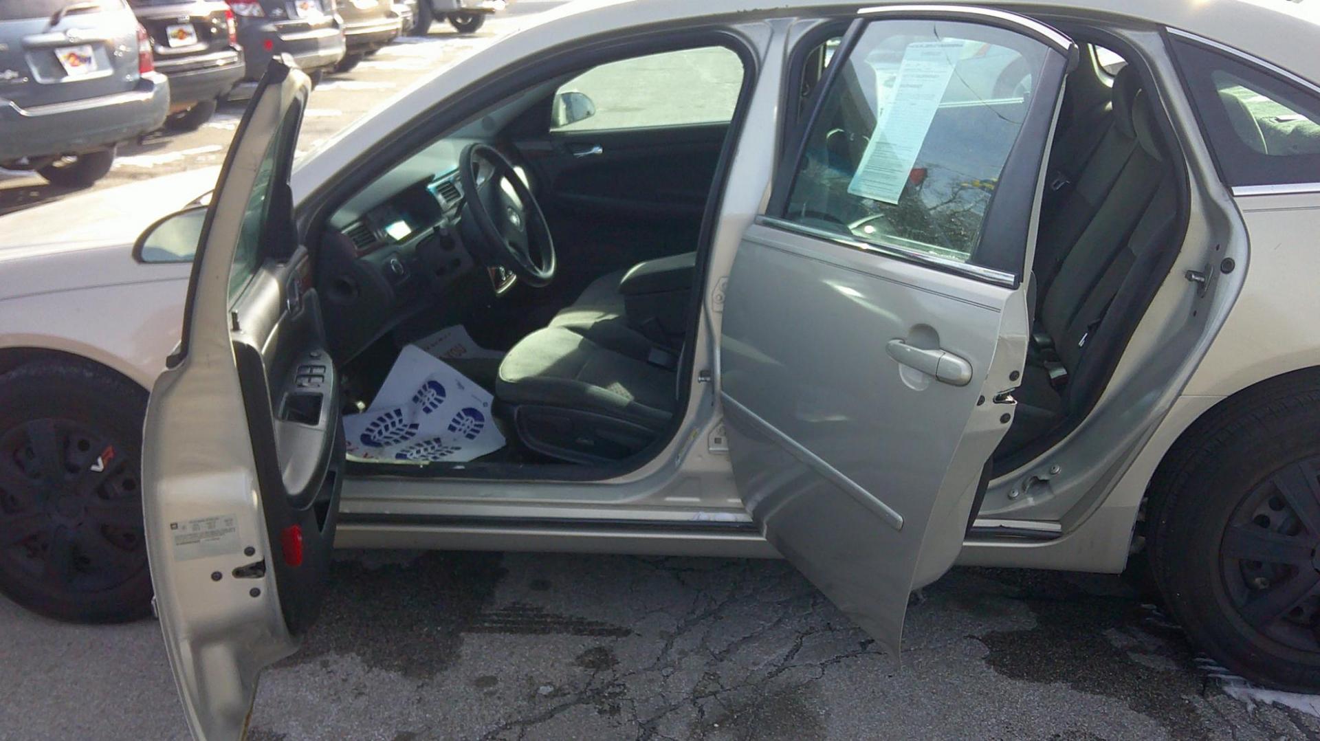 2008 Chevrolet Impala LS (2G1WB58N989) with an 3.5L V6 OHV 16V engine, 4-Speed Automatic Overdrive transmission, located at 1020 NW Radial Hwy, Omaha, NE, 68132, (402) 991-6503, 41.269718, -95.983231 - Photo#3