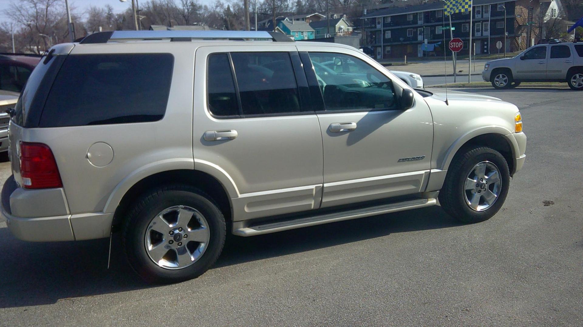 2005 Ford Explorer Limited 4.6L 4WD (1FMZU75W45Z) with an 4.6L V8 SOHC 16V engine, 5-Speed Automatic Overdrive transmission, located at 1020 NW Radial Hwy, Omaha, NE, 68132, (402) 991-6503, 41.269718, -95.983231 - Photo#2