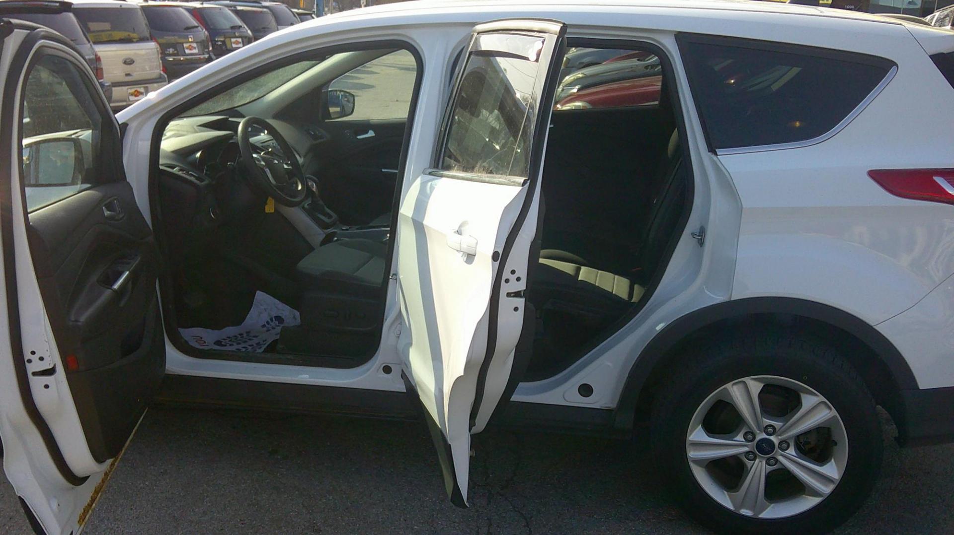 2014 Ford Escape SE 4WD (1FMCU9G91EU) with an 2.0L L4 DOHC 16V engine, 6-Speed Automatic transmission, located at 1020 NW Radial Hwy, Omaha, NE, 68132, (402) 991-6503, 41.269718, -95.983231 - Photo#2