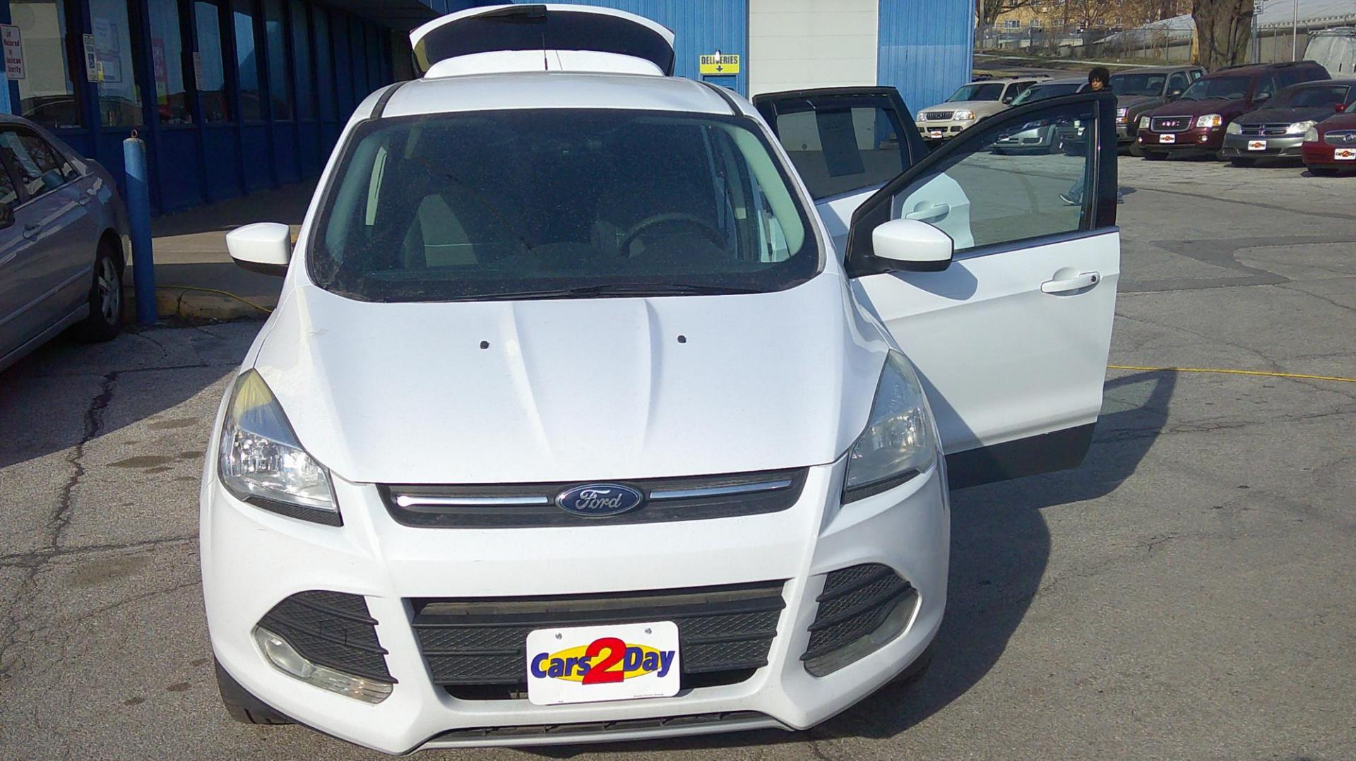 2014 Ford Escape SE 4WD (1FMCU9G91EU) with an 2.0L L4 DOHC 16V engine, 6-Speed Automatic transmission, located at 1020 NW Radial Hwy, Omaha, NE, 68132, (402) 991-6503, 41.269718, -95.983231 - Photo#4