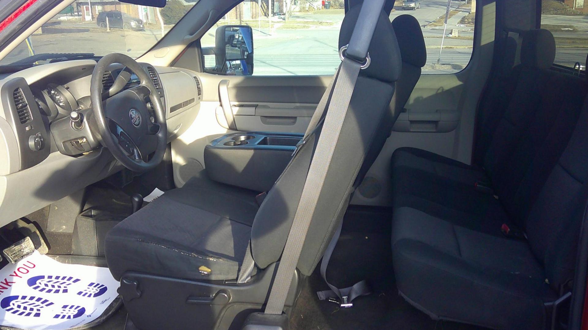 2011 GMC Sierra 1500 Work Truck Ext. Cab 4WD (1GTR2TEA7BZ) with an 4.8L V8 OHV 16V engine, 4-Speed Automatic transmission, located at 1020 NW Radial Hwy, Omaha, NE, 68132, (402) 991-6503, 41.269718, -95.983231 - Photo#2