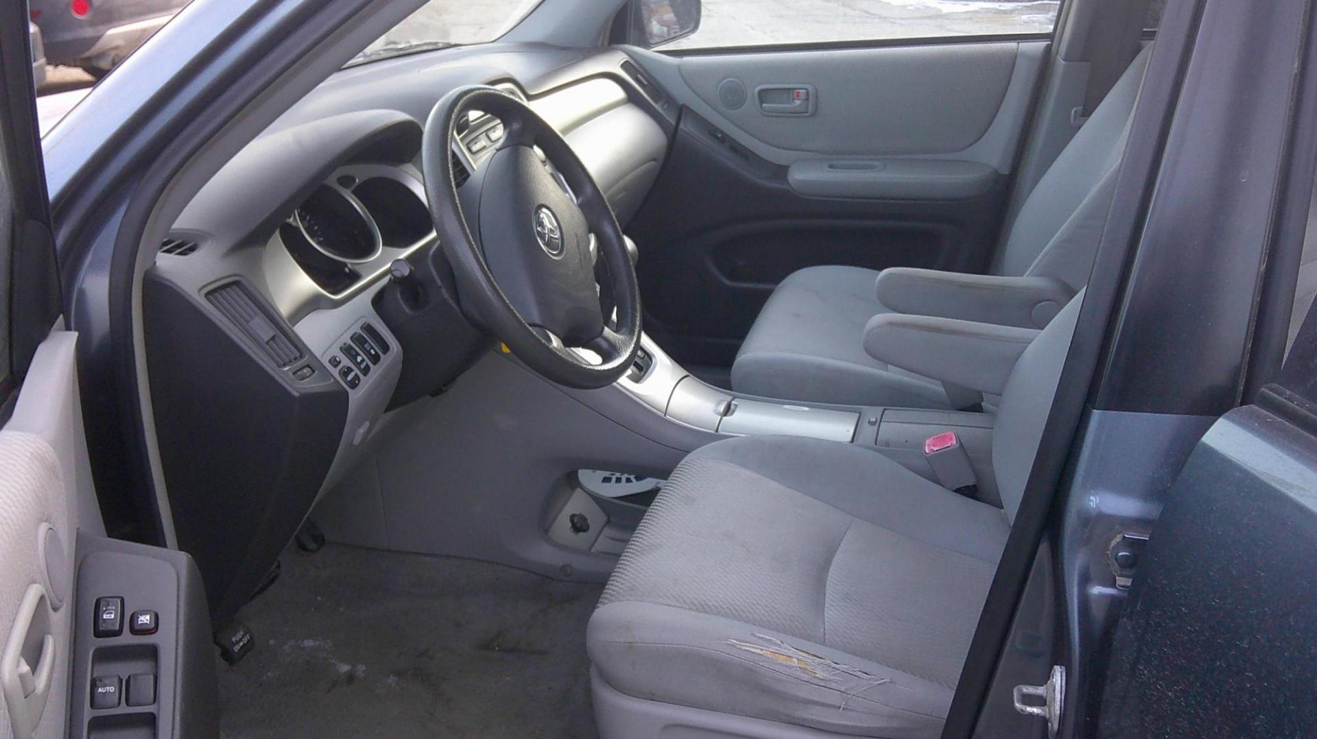 2006 Toyota Highlander Limited V6 4WD (JTEEP21A560) with an 3.3L V6 DOHC 24V engine, 5-Speed Automatic Overdrive transmission, located at 1020 NW Radial Hwy, Omaha, NE, 68132, (402) 991-6503, 41.269718, -95.983231 - Photo#2