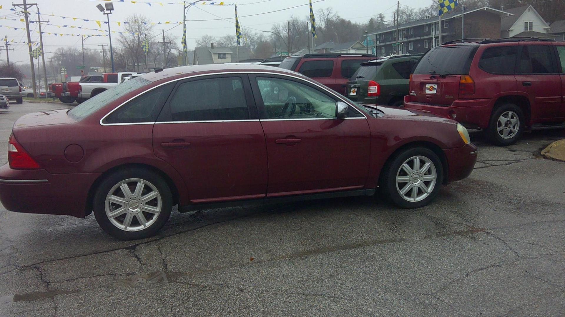 2007 Ford Five Hundred Limited FWD (1FAHP25197G) with an 3.0L V6 DOHC 24V engine, 6-Speed Automatic Overdrive transmission, located at 1020 NW Radial Hwy, Omaha, NE, 68132, (402) 991-6503, 41.269718, -95.983231 - Photo#2