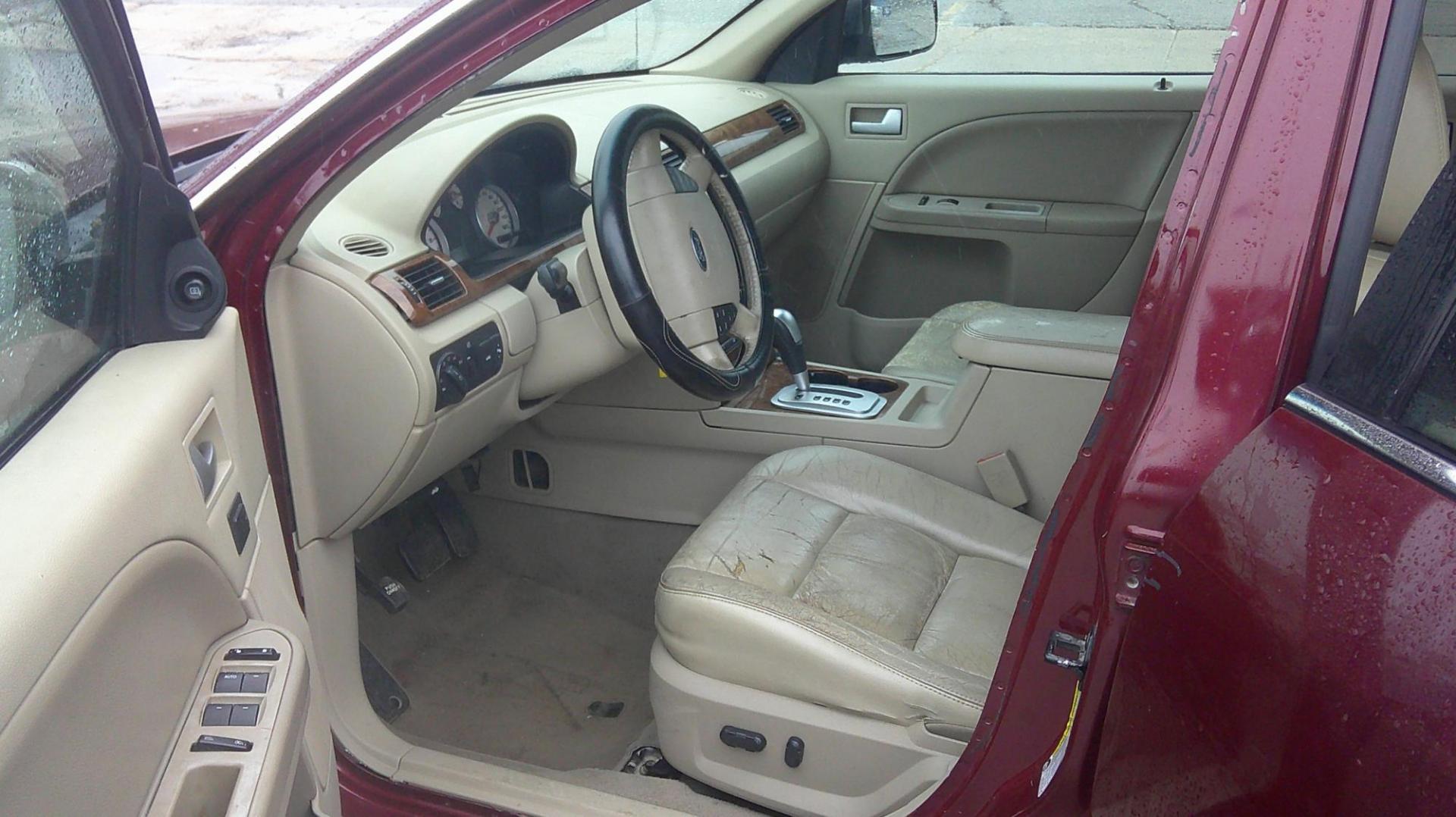 2007 Ford Five Hundred Limited FWD (1FAHP25197G) with an 3.0L V6 DOHC 24V engine, 6-Speed Automatic Overdrive transmission, located at 1020 NW Radial Hwy, Omaha, NE, 68132, (402) 991-6503, 41.269718, -95.983231 - Photo#5