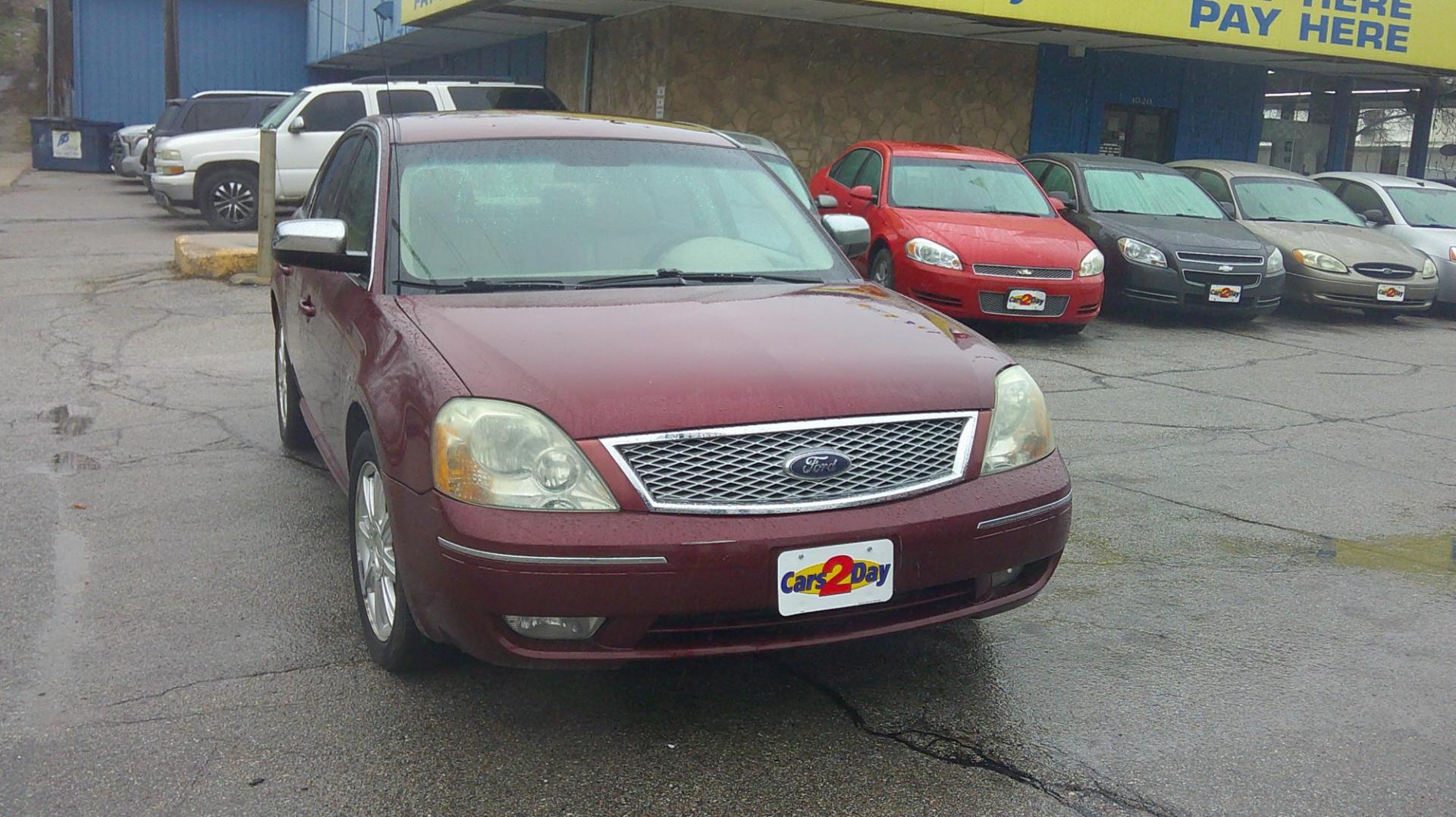 2007 Ford Five Hundred Limited FWD (1FAHP25197G) with an 3.0L V6 DOHC 24V engine, 6-Speed Automatic Overdrive transmission, located at 1020 NW Radial Hwy, Omaha, NE, 68132, (402) 991-6503, 41.269718, -95.983231 - Photo#3