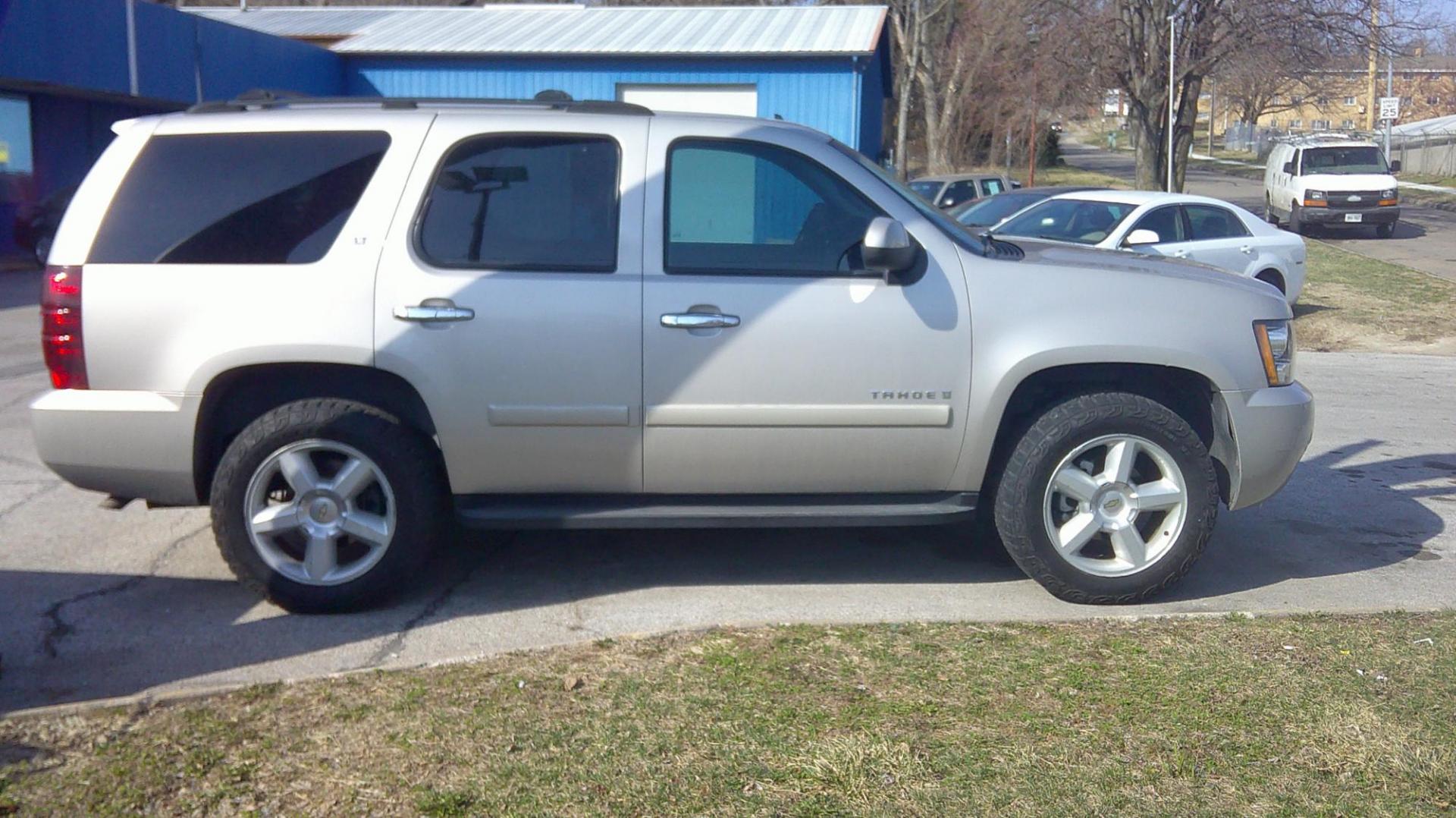 2007 Chevrolet Tahoe LS 2WD (1GNFC13027R) with an 5.3L V8 OHV 16V FFV engine, 4-Speed Automatic Overdrive transmission, located at 1020 NW Radial Hwy, Omaha, NE, 68132, (402) 991-6503, 41.269718, -95.983231 - Photo#1