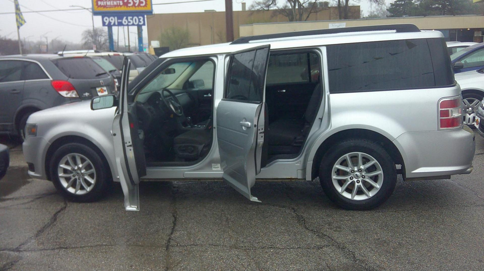 2014 Ford Flex SE FWD (2FMGK5B86EB) with an 3.5L V6 DOHC 24V engine, 6-Speed Automatic Overdrive transmission, located at 1020 NW Radial Hwy, Omaha, NE, 68132, (402) 991-6503, 41.269718, -95.983231 - Photo#0