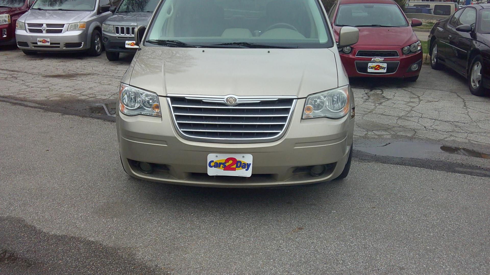 2008 Chrysler Town & Country Touring (2A8HR54P08R) with an 3.8L V6 OHV 12V engine, 6-Speed Automatic Overdrive transmission, located at 1020 NW Radial Hwy, Omaha, NE, 68132, (402) 991-6503, 41.269718, -95.983231 - Photo#1