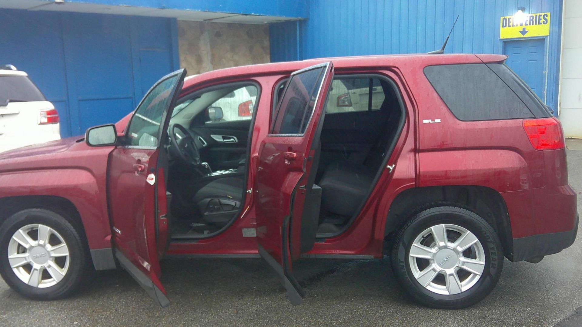 2011 GMC Terrain SLE1 AWD (2CTFLRECXB6) with an 2.4L L4 DOHC 16V engine, 6-Speed Automatic transmission, located at 1020 NW Radial Hwy, Omaha, NE, 68132, (402) 991-6503, 41.269718, -95.983231 - Photo#10