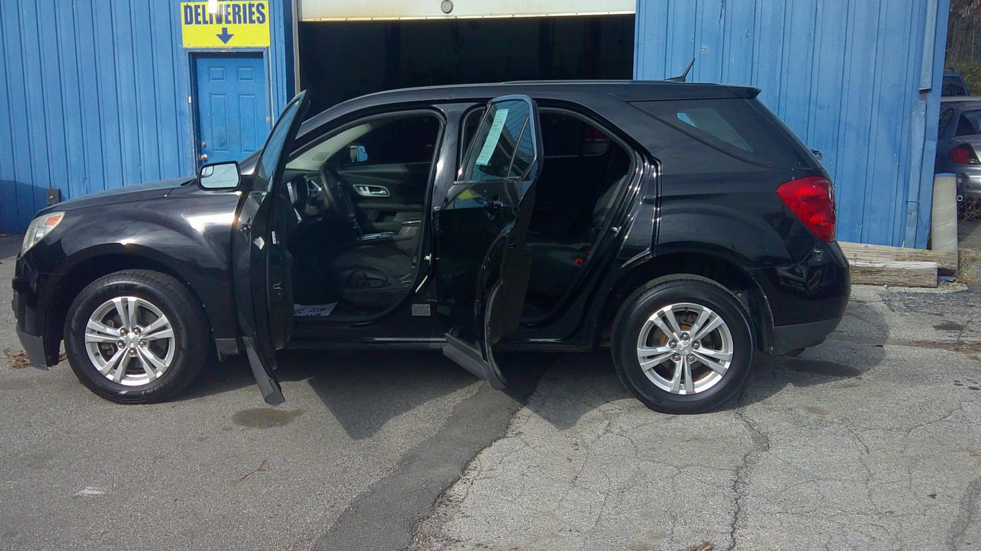 2012 Chevrolet Equinox LS 2WD (2GNALBEK2C6) with an 2.4L L4 DOHC 16V engine, 6-Speed Automatic transmission, located at 1020 NW Radial Hwy, Omaha, NE, 68132, (402) 991-6503, 41.269718, -95.983231 - Photo#2