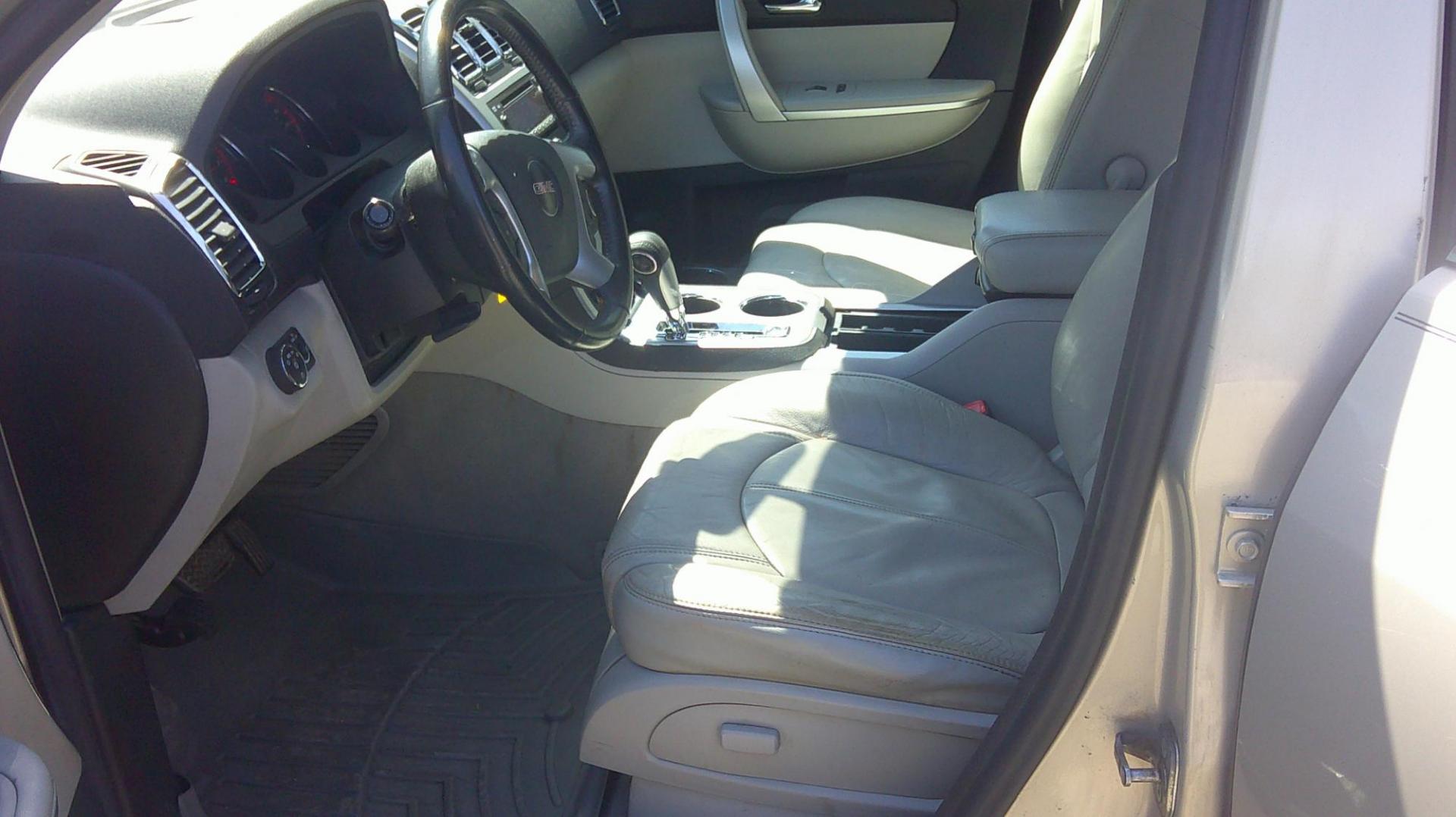 2008 GMC Acadia SLT-1 AWD (1GKEV23758J) with an 3.6L V6 DOHC 24V engine, 6-Speed Automatic Overdrive transmission, located at 1020 NW Radial Hwy, Omaha, NE, 68132, (402) 991-6503, 41.269718, -95.983231 - Photo#1