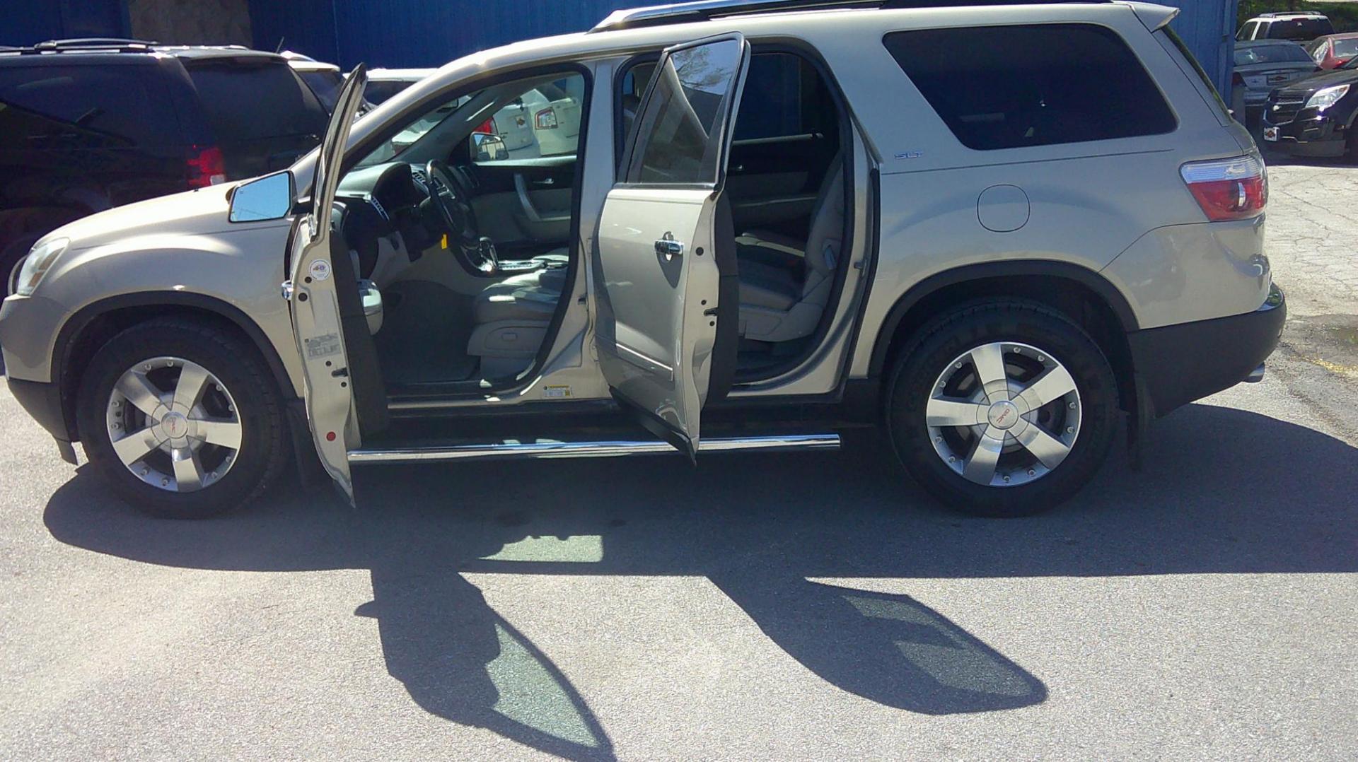 2008 GMC Acadia SLT-1 AWD (1GKEV23758J) with an 3.6L V6 DOHC 24V engine, 6-Speed Automatic Overdrive transmission, located at 1020 NW Radial Hwy, Omaha, NE, 68132, (402) 991-6503, 41.269718, -95.983231 - Photo#0