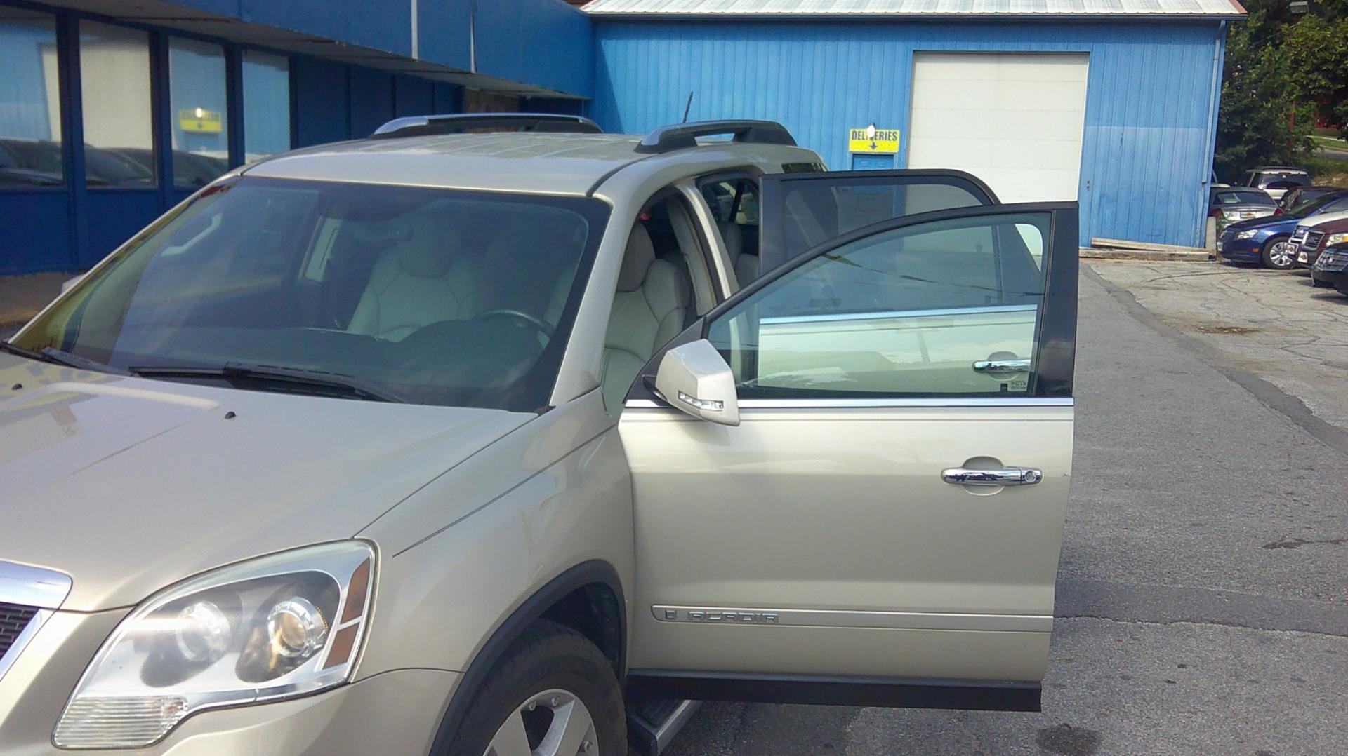 2008 GMC Acadia SLT-1 AWD (1GKEV23758J) with an 3.6L V6 DOHC 24V engine, 6-Speed Automatic Overdrive transmission, located at 1020 NW Radial Hwy, Omaha, NE, 68132, (402) 991-6503, 41.269718, -95.983231- Photo#5