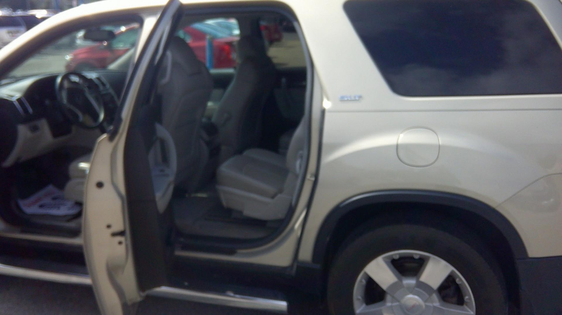 2008 GMC Acadia SLT-1 AWD (1GKEV23758J) with an 3.6L V6 DOHC 24V engine, 6-Speed Automatic Overdrive transmission, located at 1020 NW Radial Hwy, Omaha, NE, 68132, (402) 991-6503, 41.269718, -95.983231- Photo#16