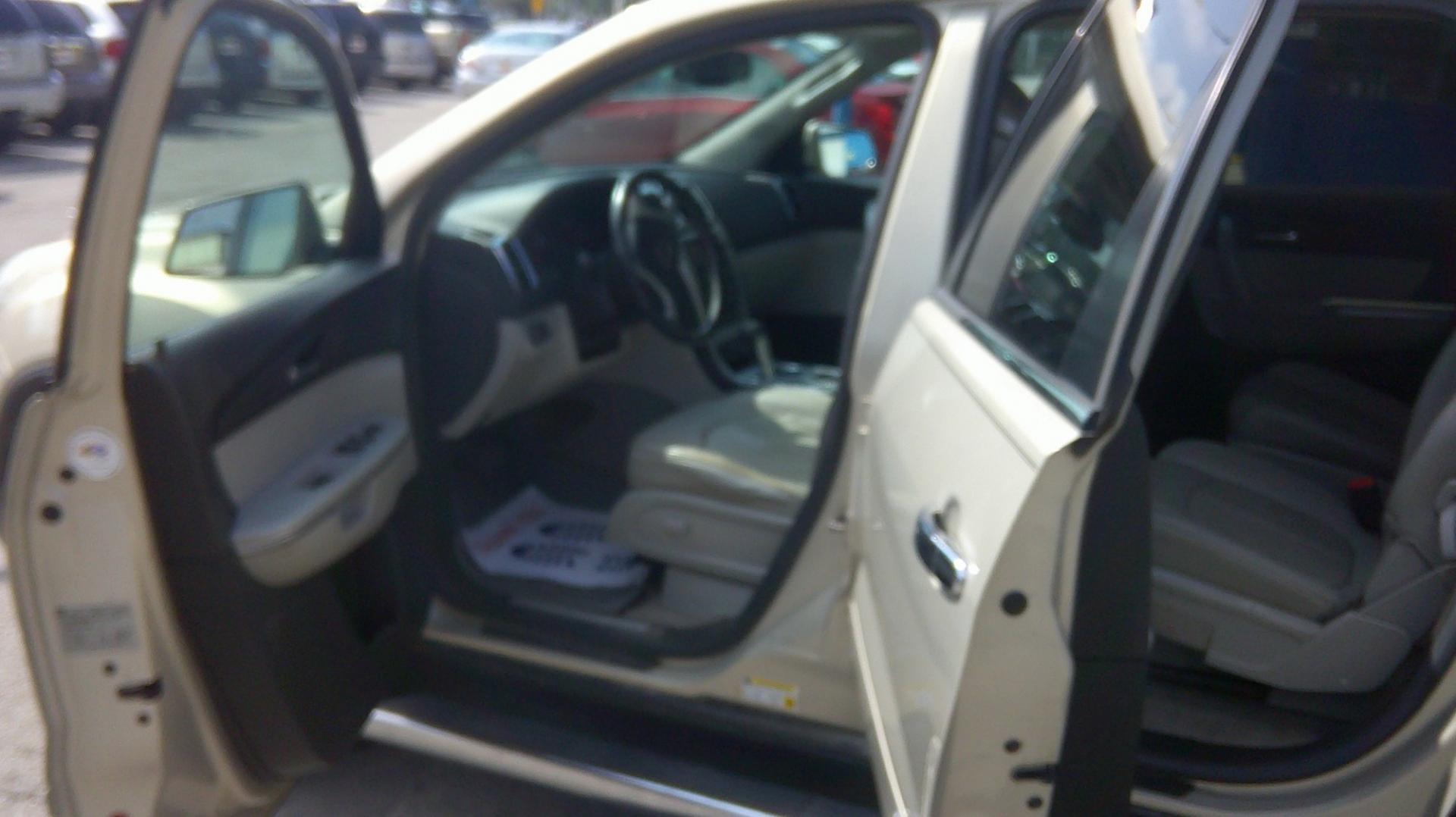 2008 GMC Acadia SLT-1 AWD (1GKEV23758J) with an 3.6L V6 DOHC 24V engine, 6-Speed Automatic Overdrive transmission, located at 1020 NW Radial Hwy, Omaha, NE, 68132, (402) 991-6503, 41.269718, -95.983231- Photo#17