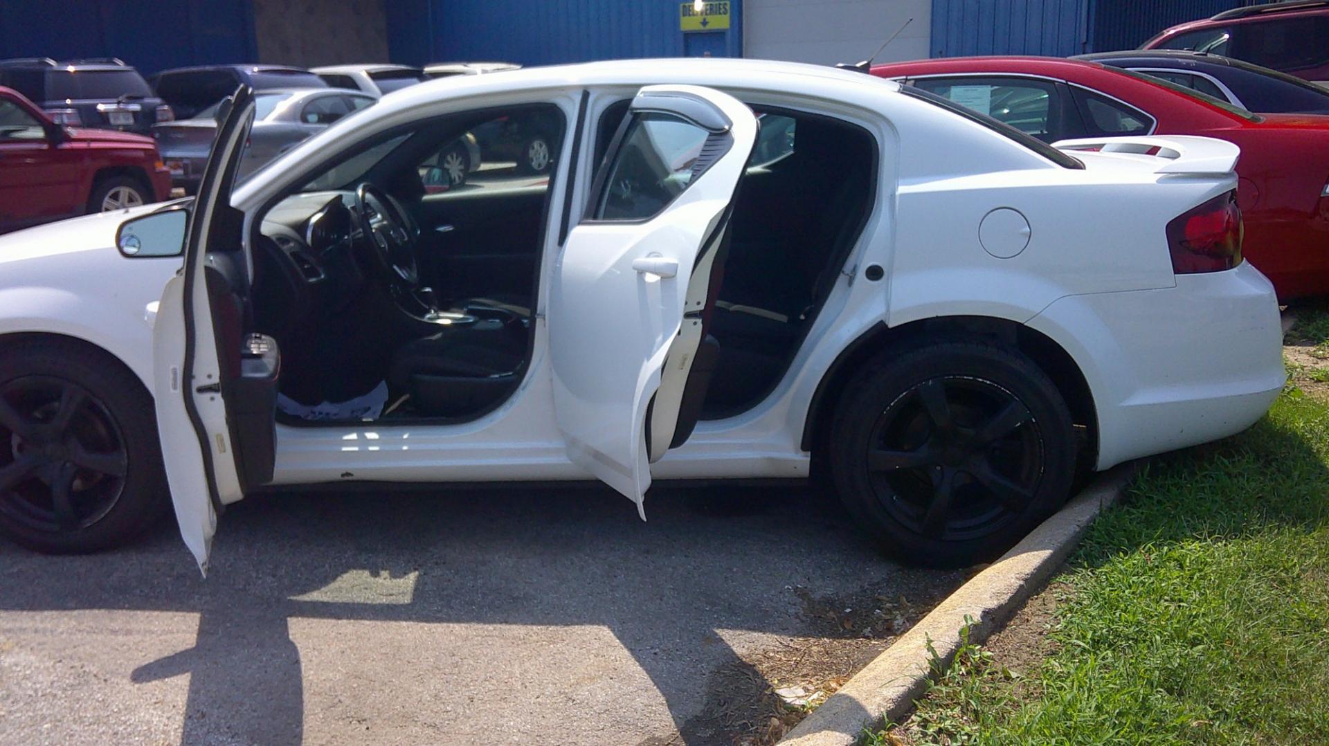 2012 Dodge Avenger SXT (1C3CDZEG2CN) with an 3.6L V6 DOHC 24V engine, 6-Speed Automatic transmission, located at 1020 NW Radial Hwy, Omaha, NE, 68132, (402) 991-6503, 41.269718, -95.983231- Photo#2