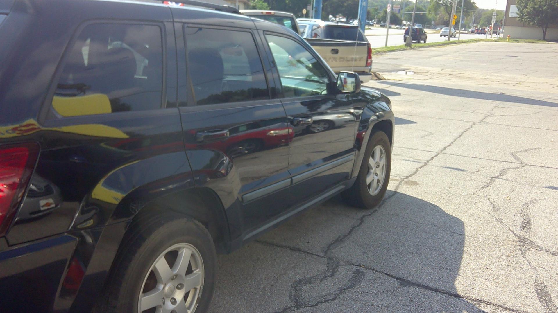 2008 Jeep Grand Cherokee Laredo 4WD (1J8GR48K78C) with an 3.7L V6 SOHC 12V engine, 5A OD transmission, located at 1020 NW Radial Hwy, Omaha, NE, 68132, (402) 991-6503, 41.269718, -95.983231- Photo#0