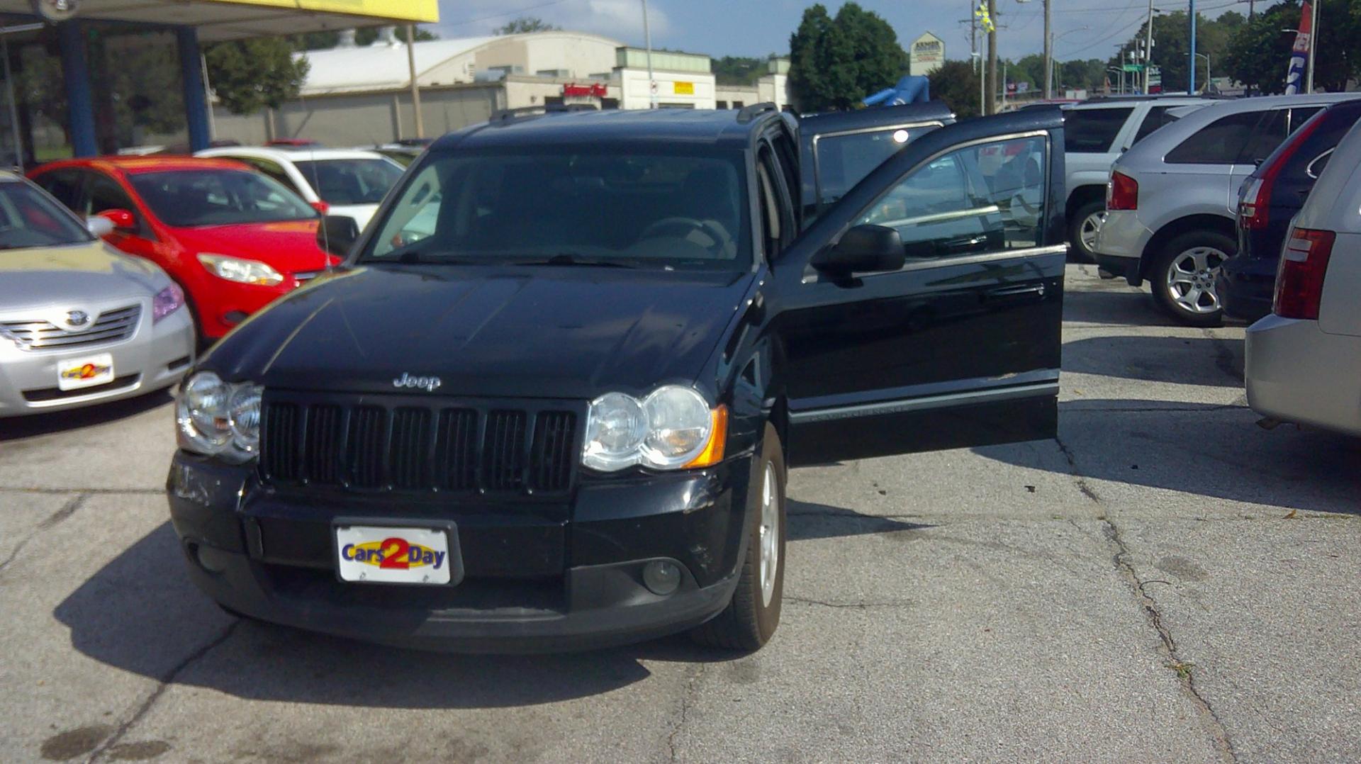 2008 Jeep Grand Cherokee Laredo 4WD (1J8GR48K78C) with an 3.7L V6 SOHC 12V engine, 5A OD transmission, located at 1020 NW Radial Hwy, Omaha, NE, 68132, (402) 991-6503, 41.269718, -95.983231- Photo#4