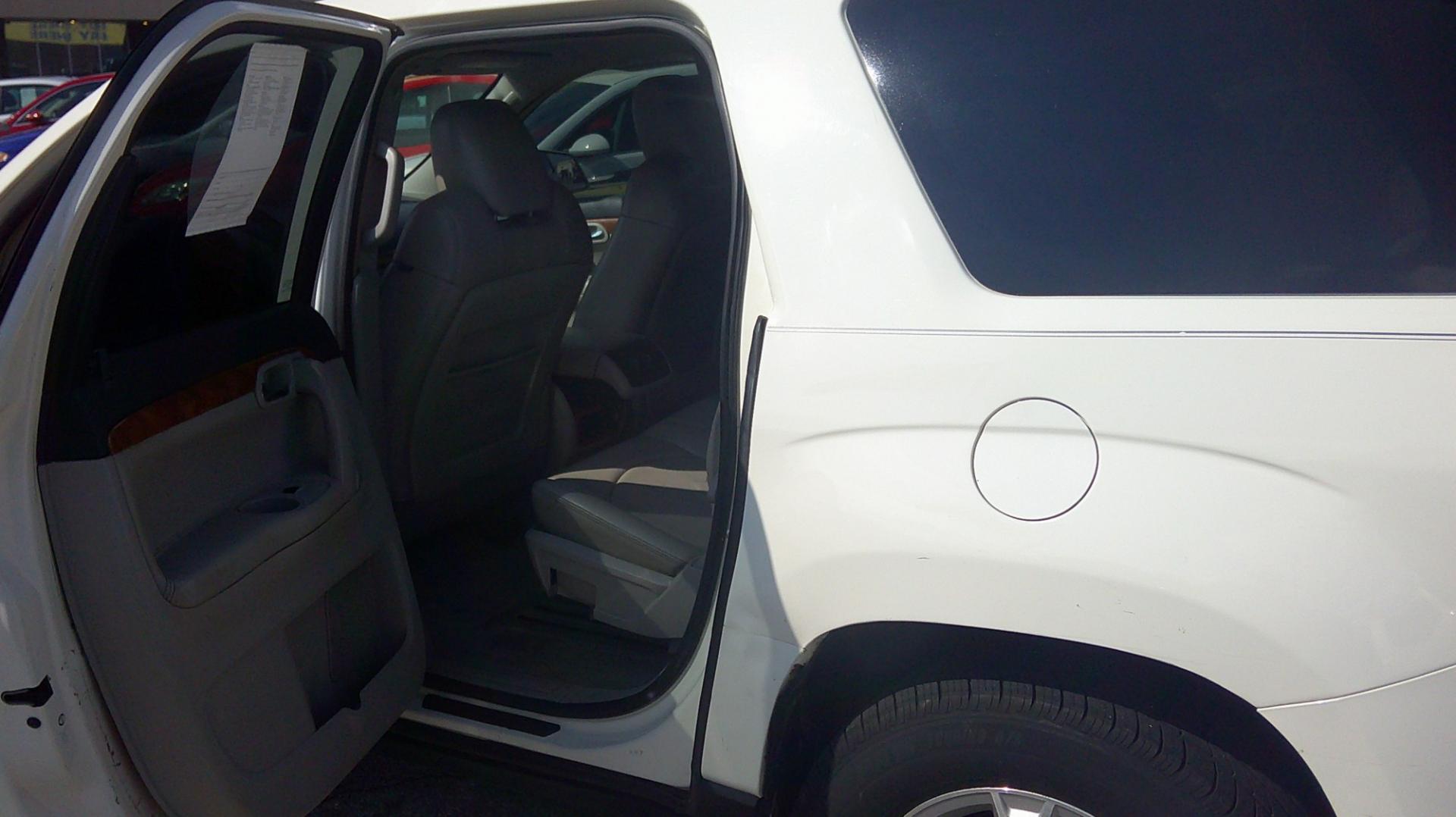 2009 Saturn Outlook XR AWD (5GZEV23D59J) with an 3.6L V6 DOHC 24V engine, 6A transmission, located at 1020 NW Radial Hwy, Omaha, NE, 68132, (402) 991-6503, 41.269718, -95.983231- Photo#3