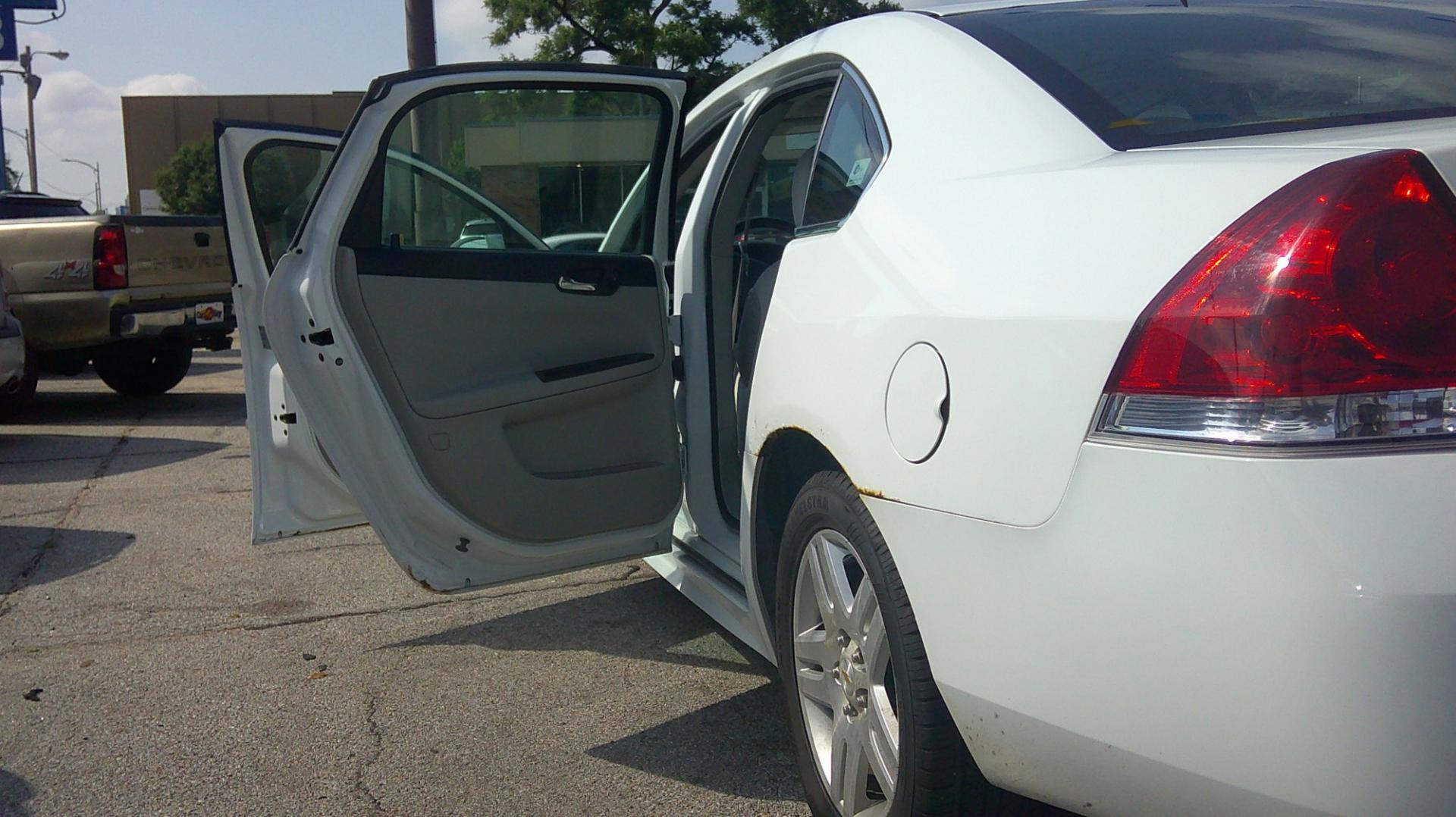 2010 Chevrolet Impala LT (2G1WB5EK6A1) with an 3.5L V6 OHV 12V FFV engine, 4A transmission, located at 1020 NW Radial Hwy, Omaha, NE, 68132, (402) 991-6503, 41.269718, -95.983231- Photo#0