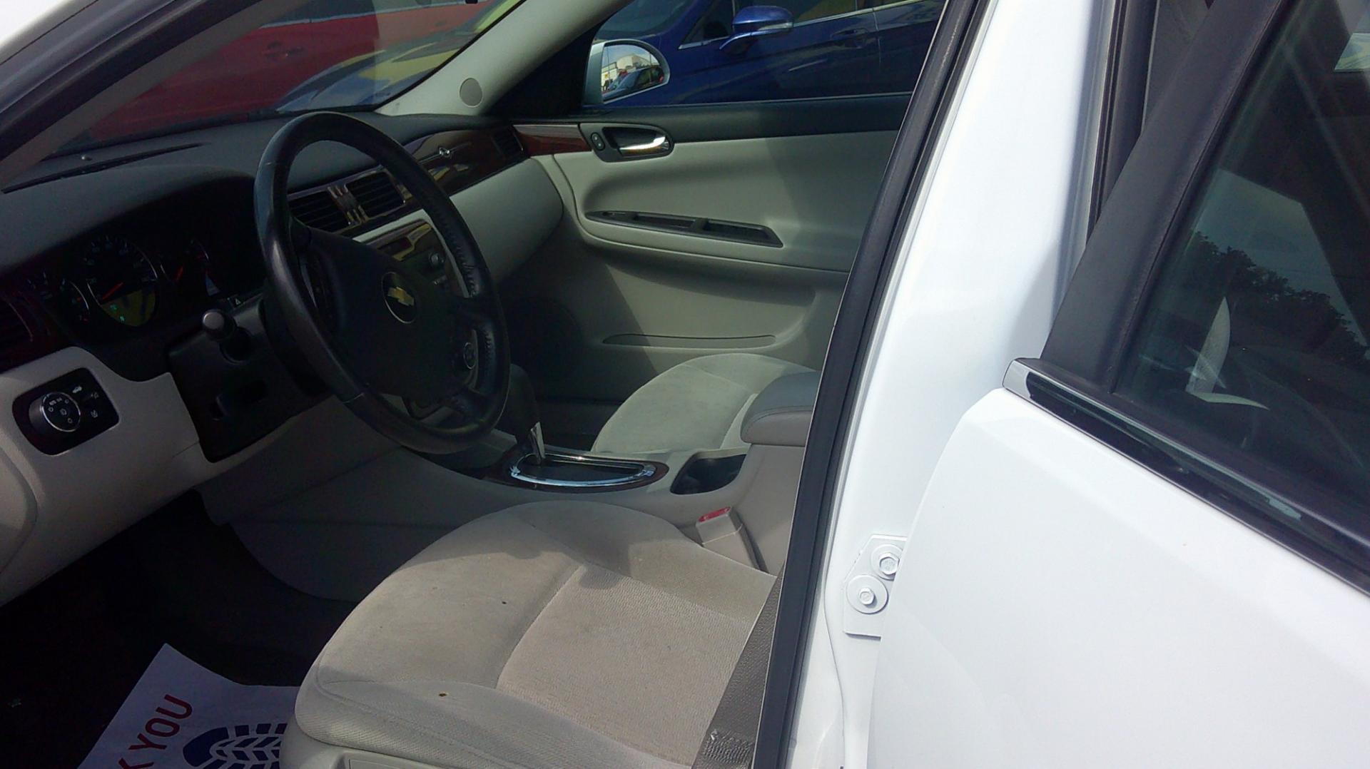 2010 Chevrolet Impala LT (2G1WB5EK6A1) with an 3.5L V6 OHV 12V FFV engine, 4A transmission, located at 1020 NW Radial Hwy, Omaha, NE, 68132, (402) 991-6503, 41.269718, -95.983231- Photo#3