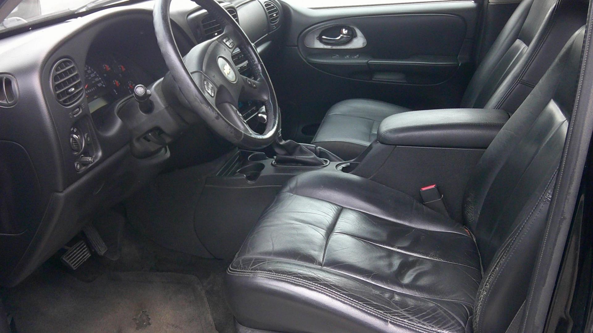 2007 Chevrolet TrailBlazer LS1 4WD (1GNDT13S672) with an 4.2L L6 DOHC 24V engine, 4A OD transmission, located at 1020 NW Radial Hwy, Omaha, NE, 68132, (402) 991-6503, 41.269718, -95.983231- Photo#2