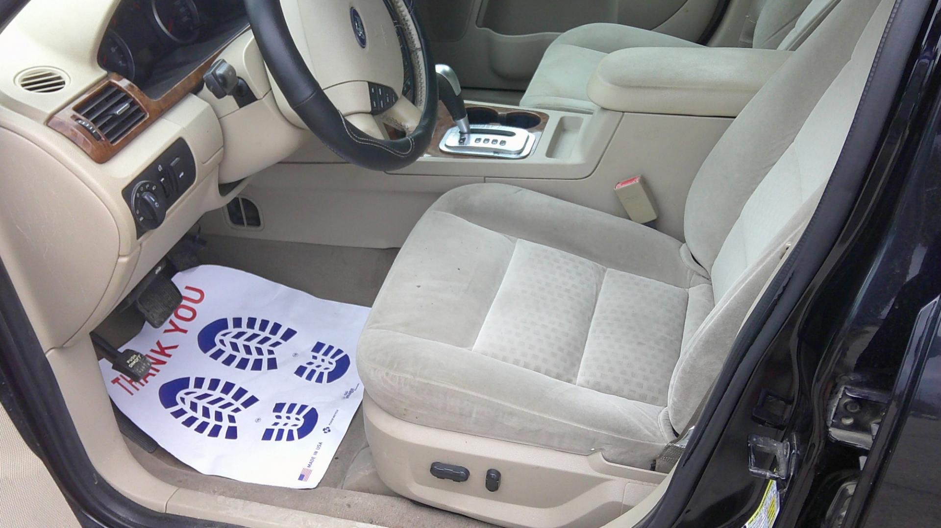2006 Ford Five Hundred SEL (1FAFP24146G) with an 3.0L V6 DOHC 24V engine, 6A OD transmission, located at 1020 NW Radial Hwy, Omaha, NE, 68132, (402) 991-6503, 41.269718, -95.983231- Photo#2