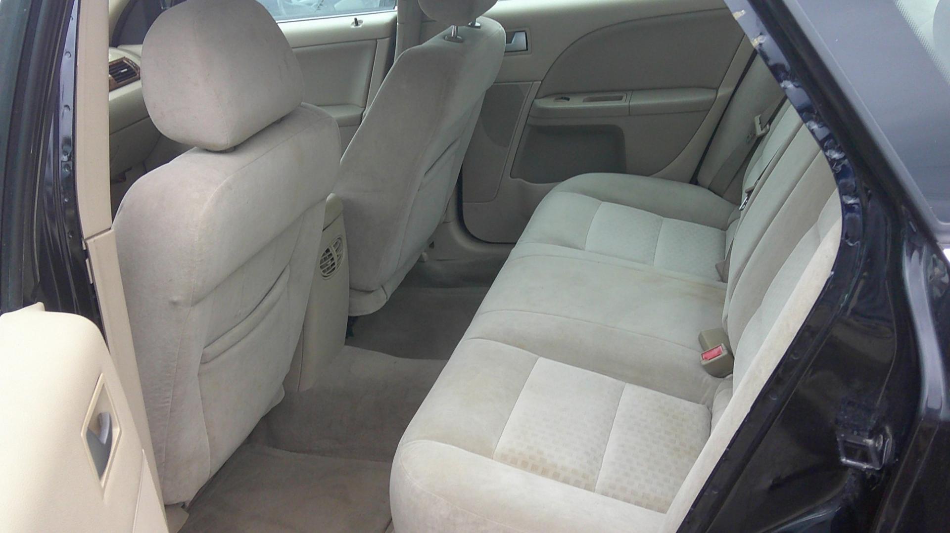 2006 Ford Five Hundred SEL (1FAFP24146G) with an 3.0L V6 DOHC 24V engine, 6A OD transmission, located at 1020 NW Radial Hwy, Omaha, NE, 68132, (402) 991-6503, 41.269718, -95.983231- Photo#3