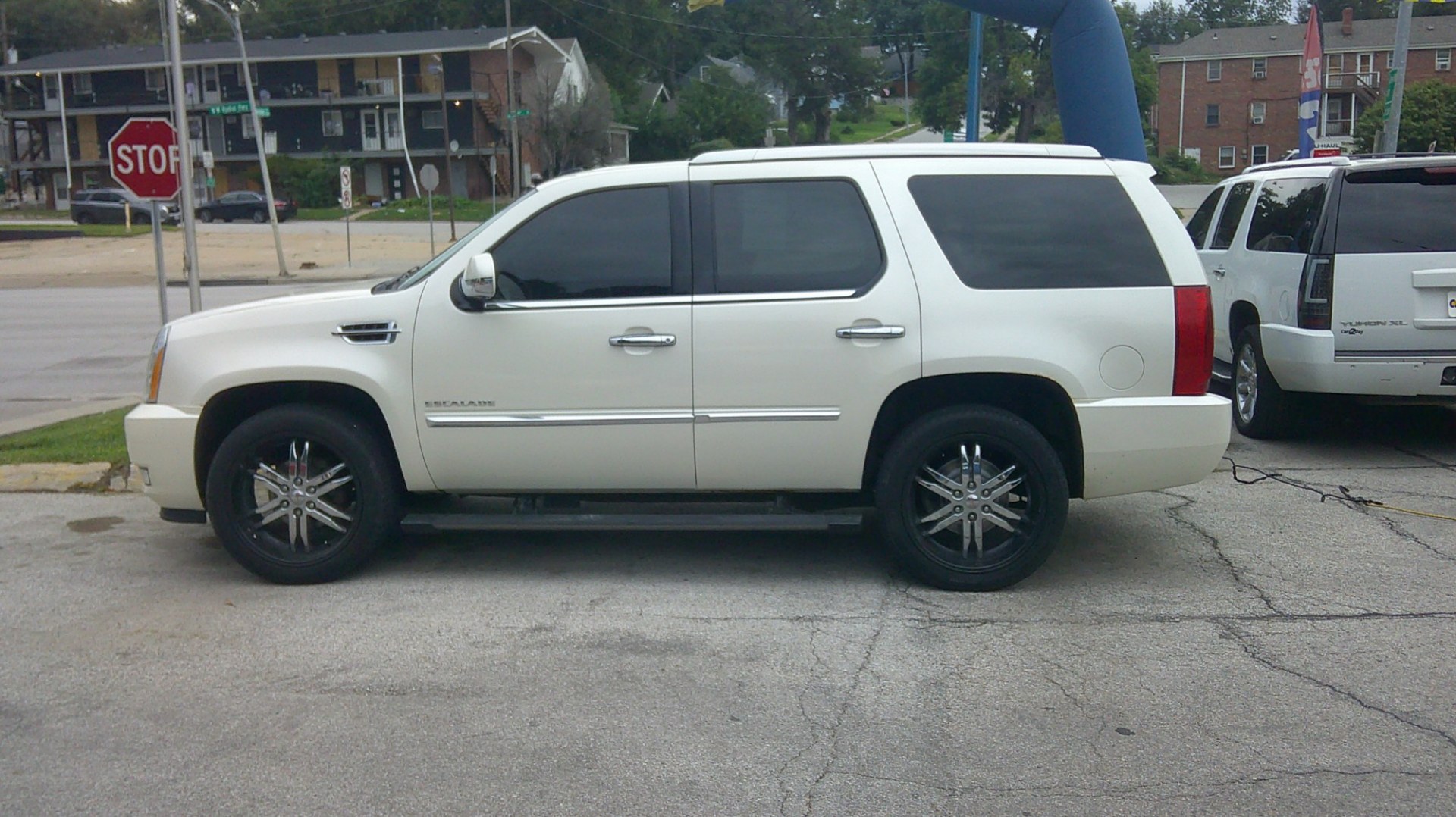 2011 Cadillac Escalade AWD Premium (1GYS4CEF4BR) with an 6.2L V8 OHV 16V FFV engine, 6A transmission, located at 1020 NW Radial Hwy, Omaha, NE, 68132, (402) 991-6503, 41.269718, -95.983231- Photo#0